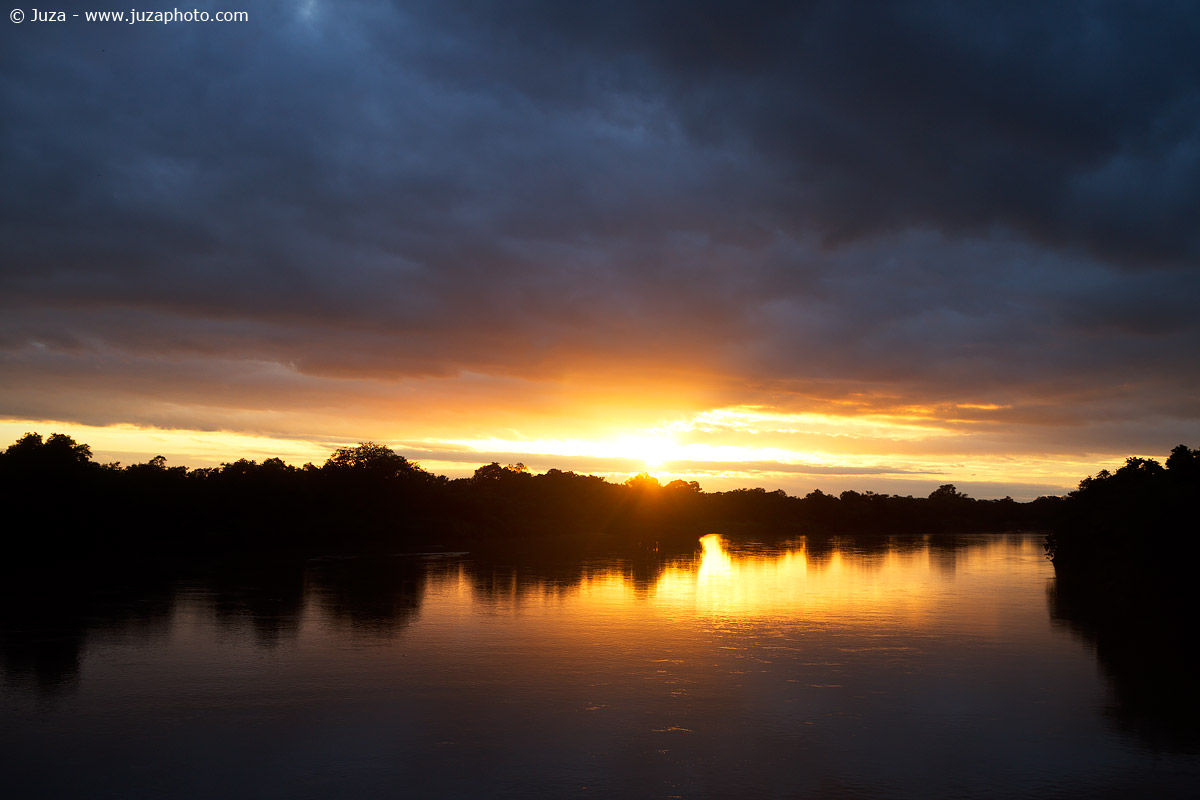Sunrise on the river Luangwa, 015,061