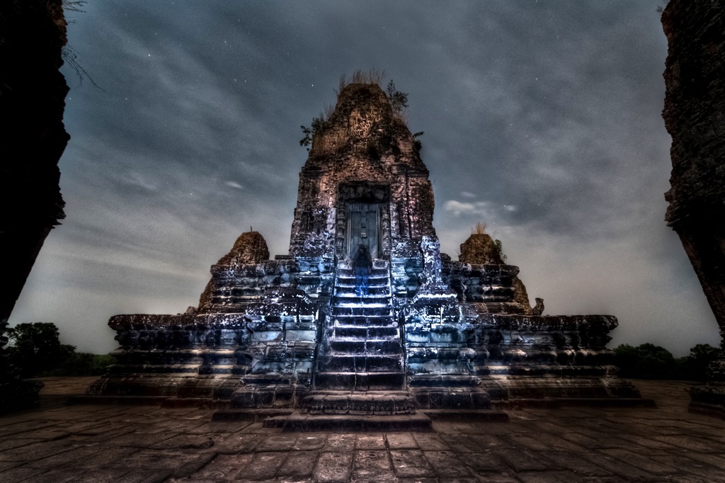 Pre Rup temple by night, Angkor, Cambogia