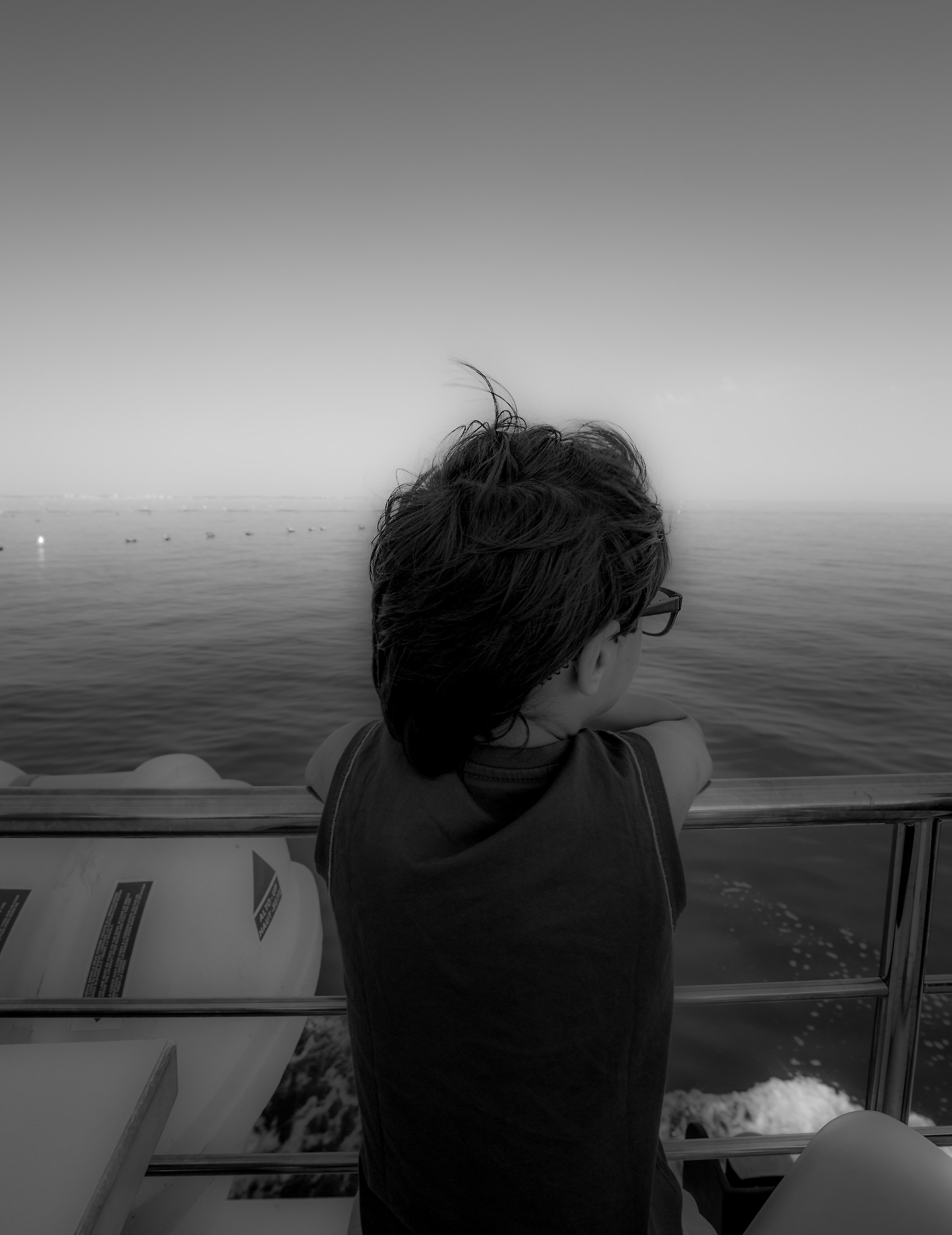 Mio figlio Pietro rapito dalla bellezza del mare...