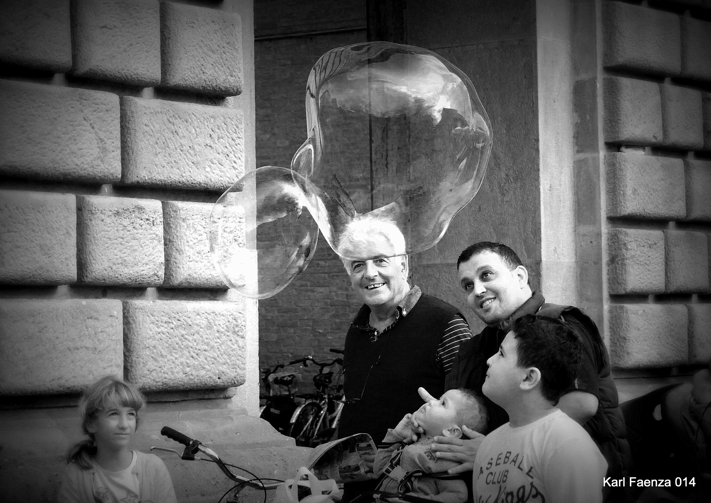 quattro generazioni e una bolla di sapone