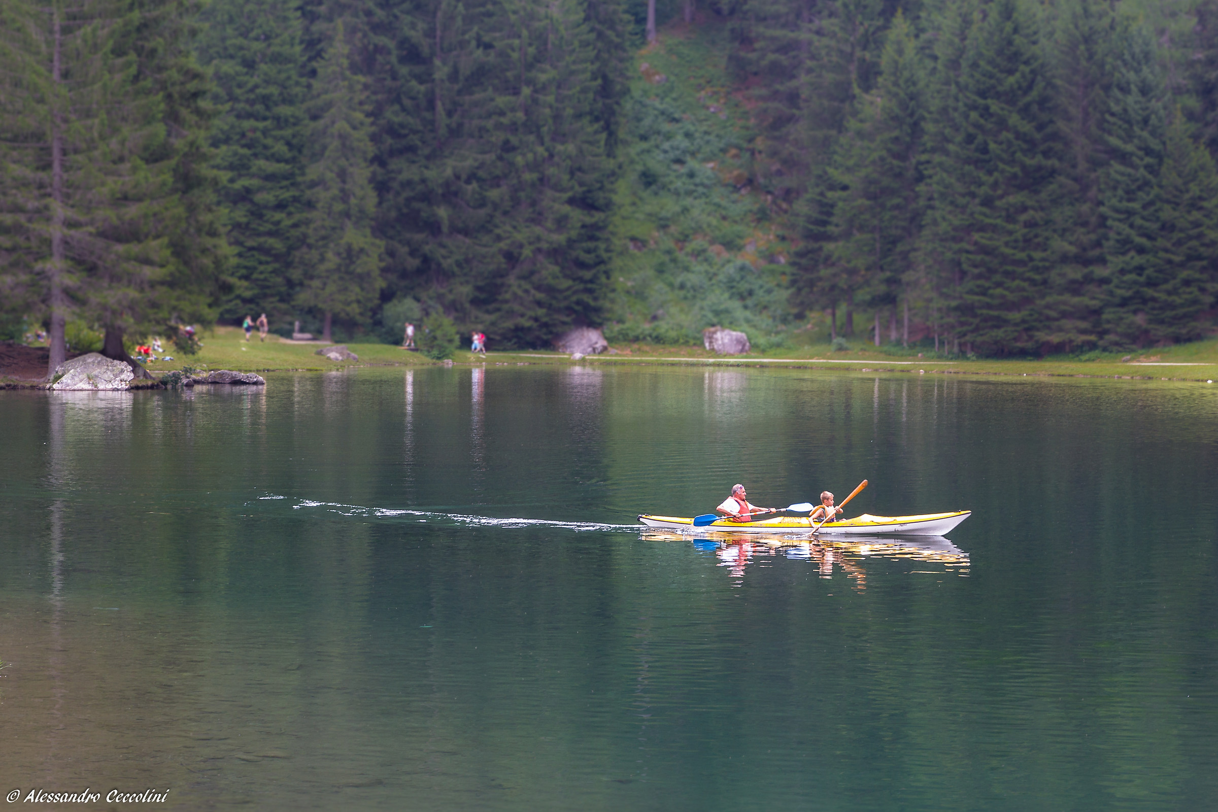 In canoa sul lago