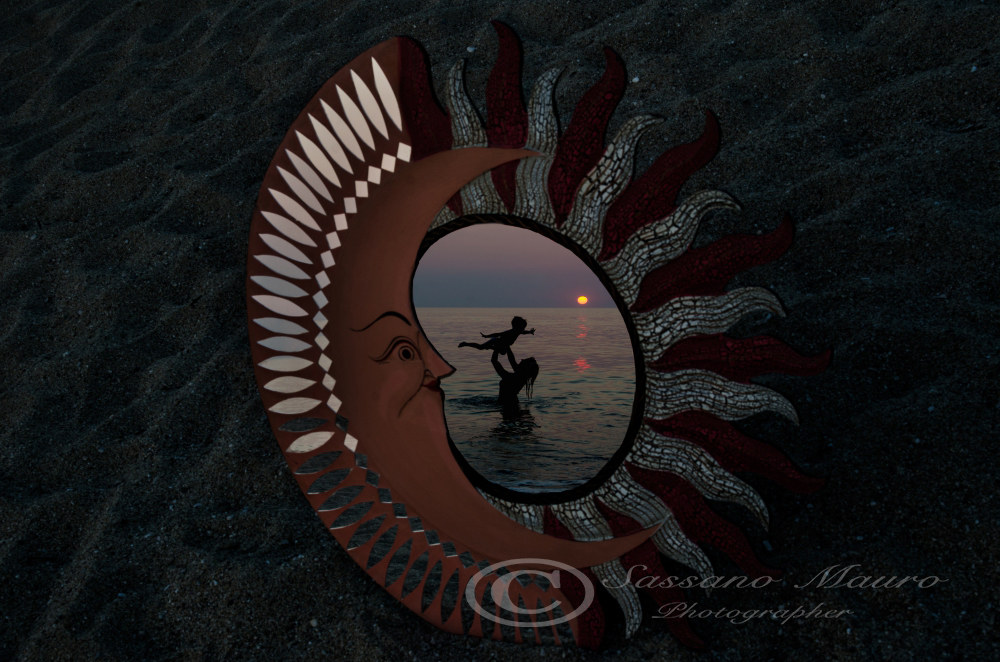 The mirror reflection sea