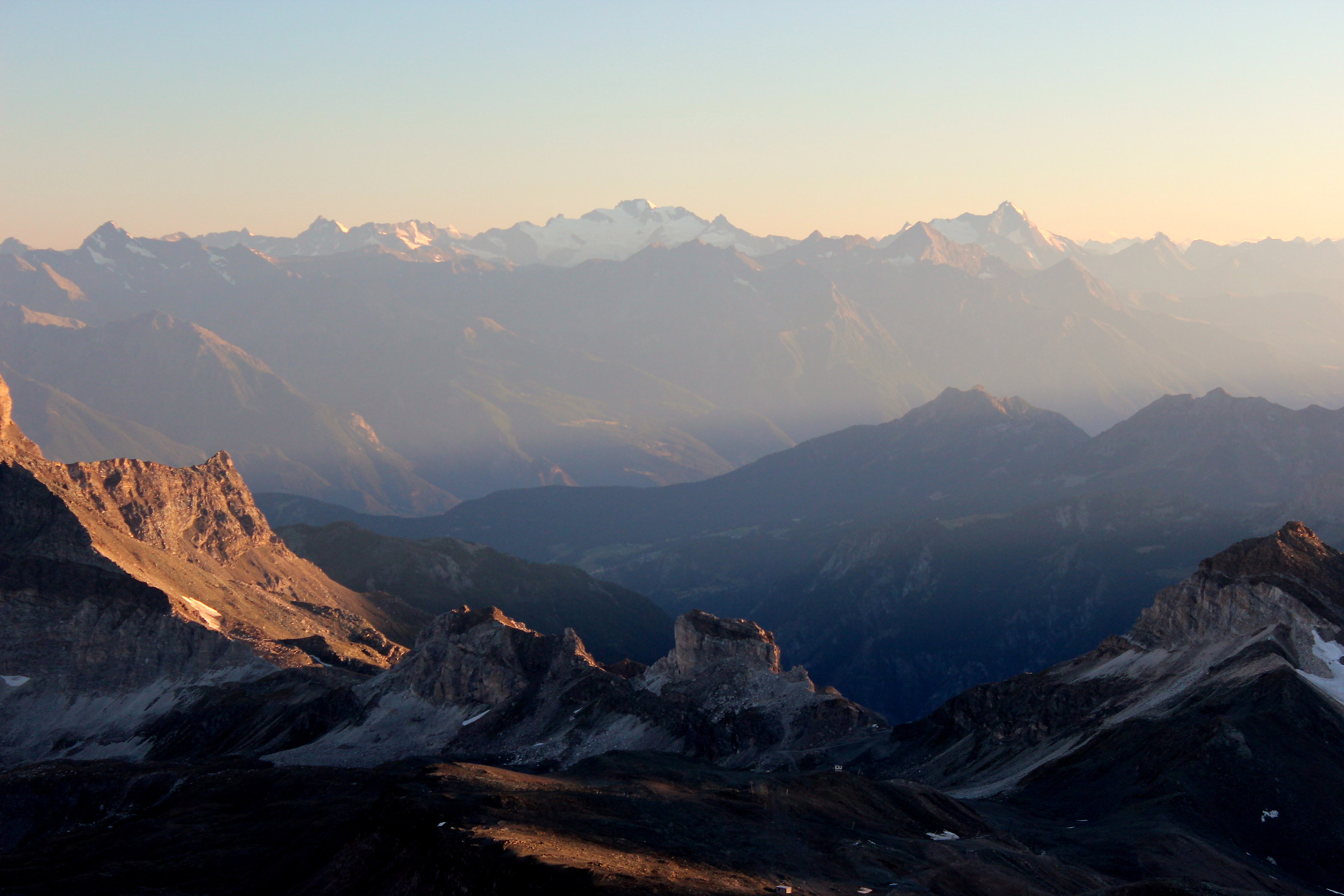 Tramonto sul Gran Paradiso dal Rif. Guide del Cervino