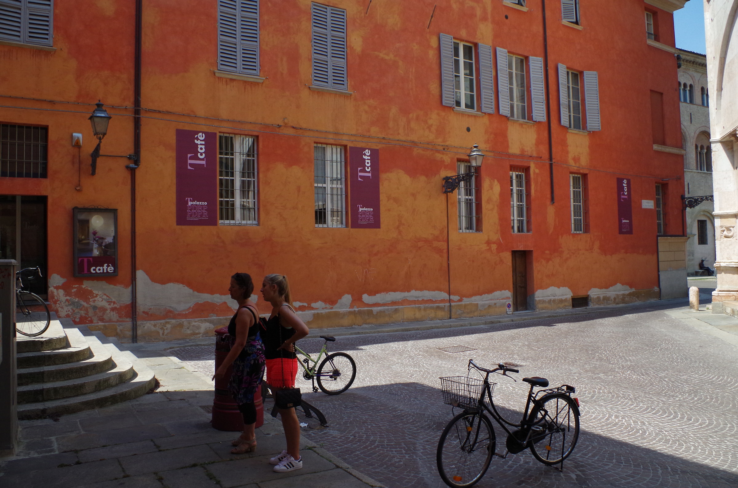 Parma: uno scorcio della Piazza del Battistero.