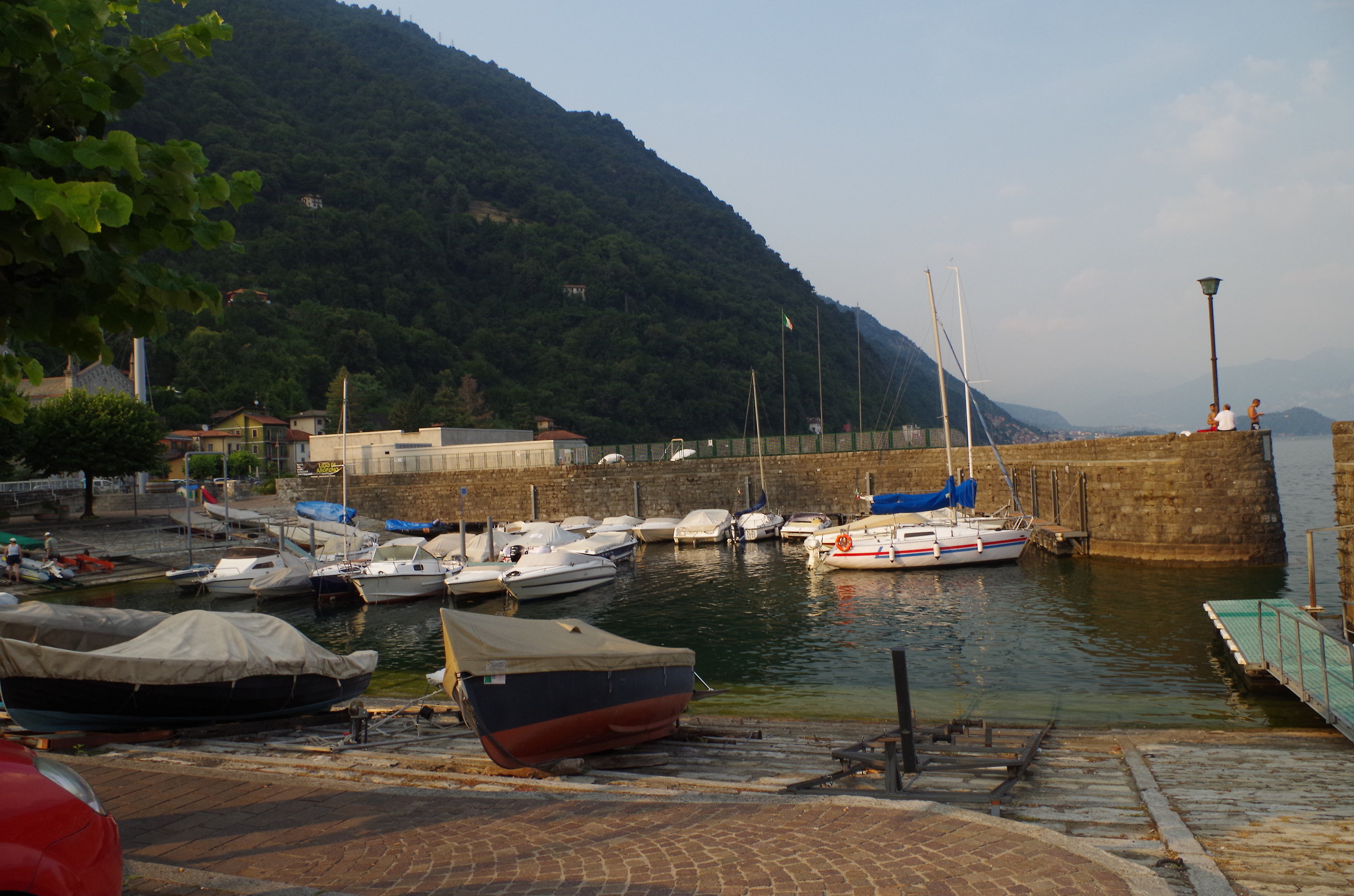 The port of Argegno.