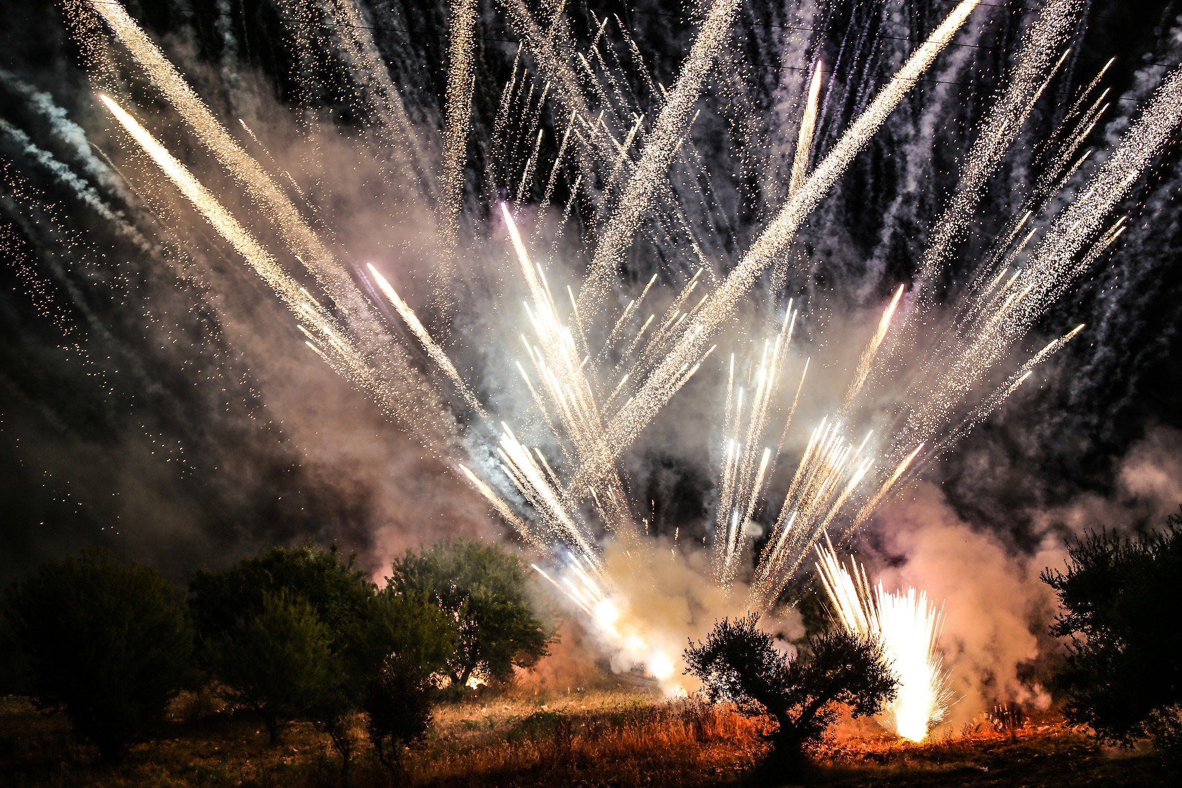 incrociarsi di linee infuocate