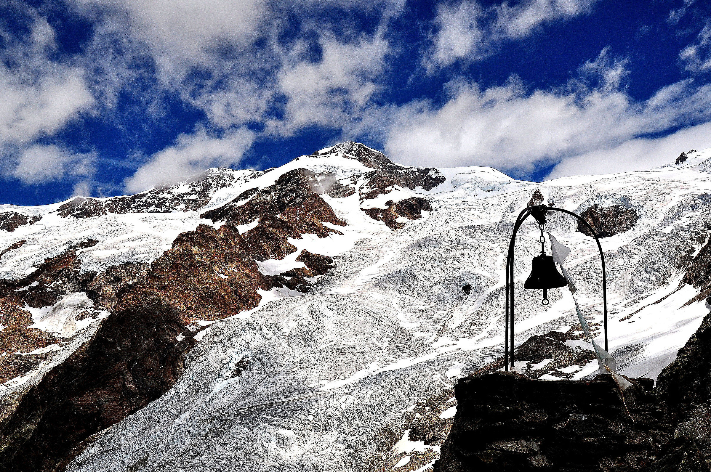 il primo suona la campana