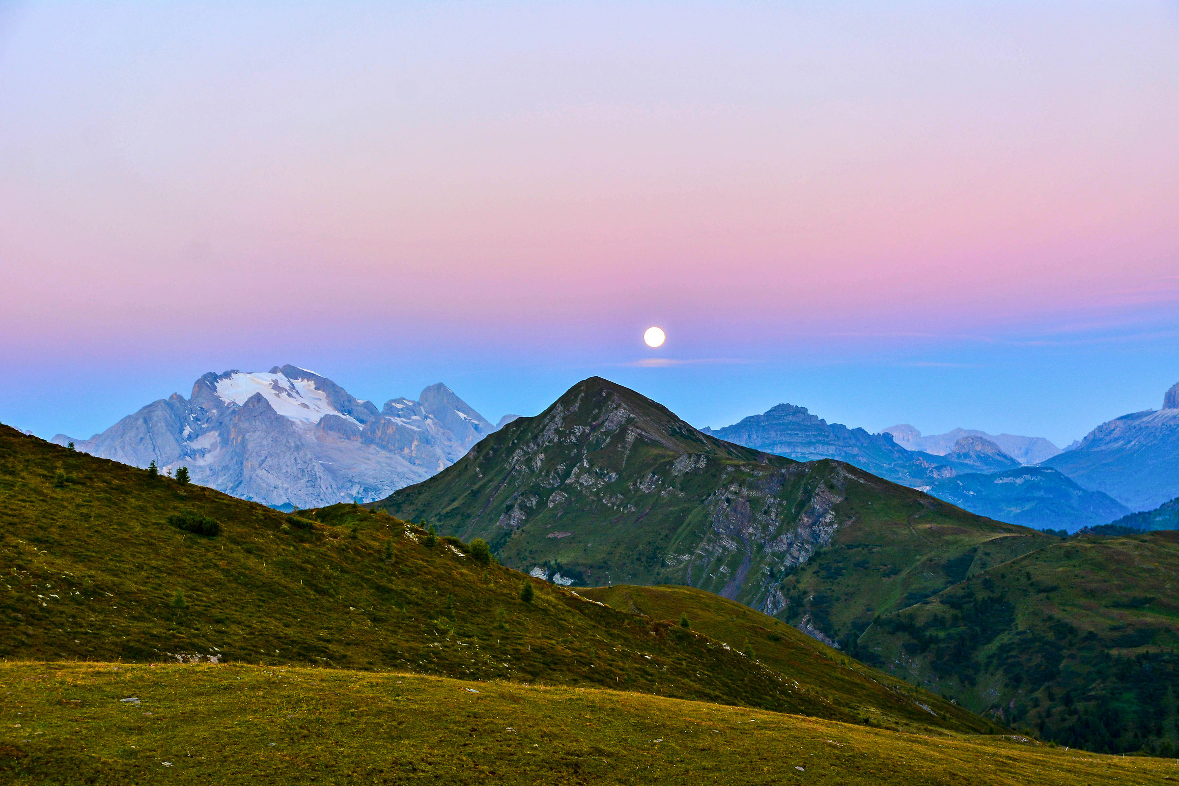 Sunrise with the moon