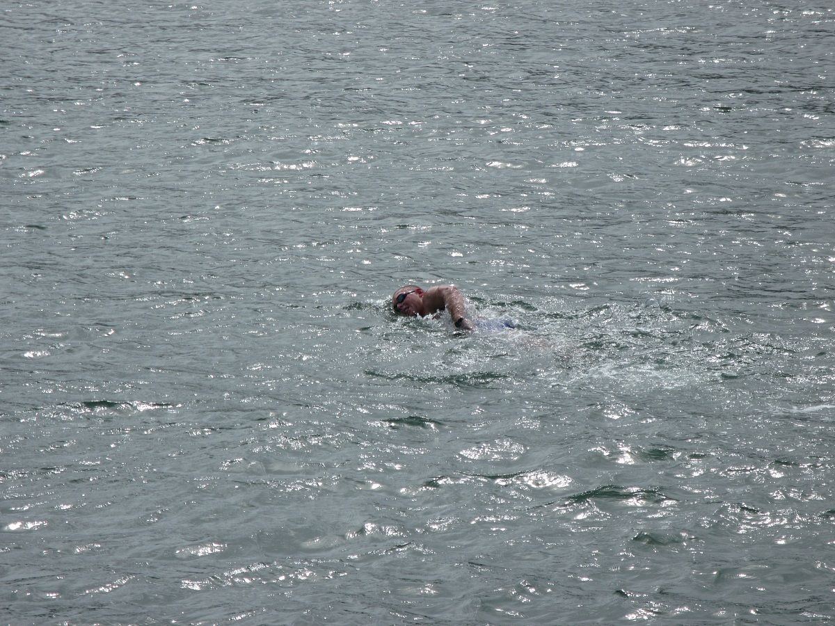 Nuoto nell'Oceano Pacifico