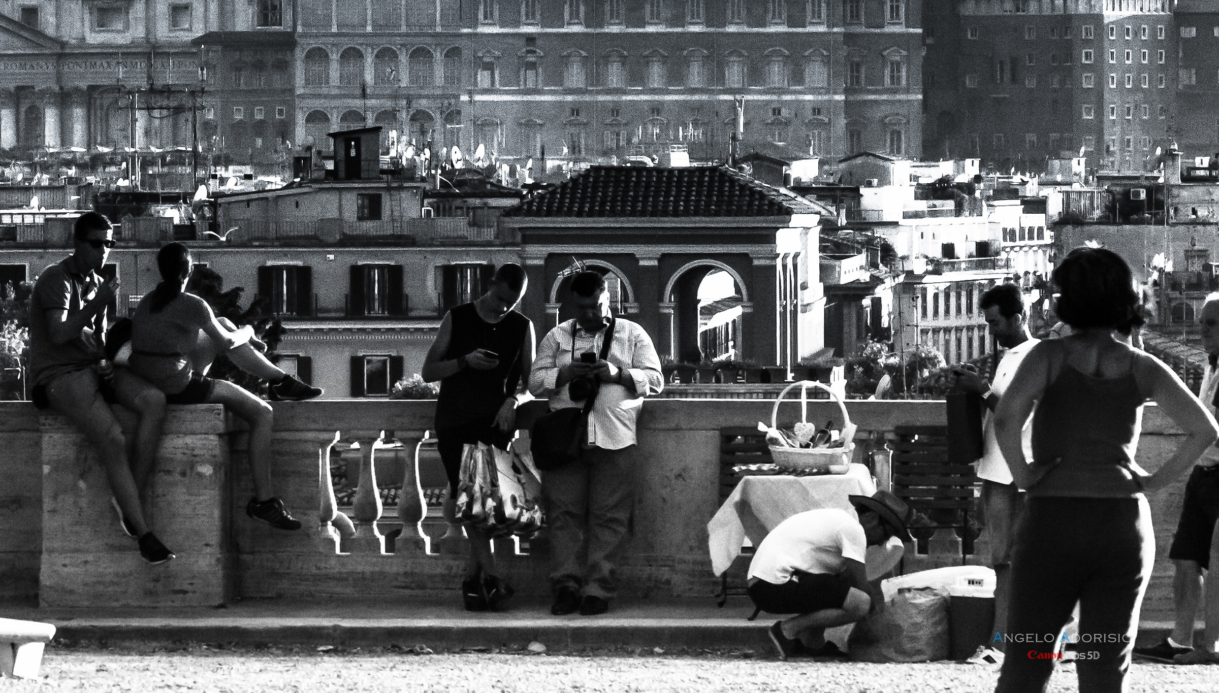 Roma - Pincio - Lo smartphone la fa da padrona!!!