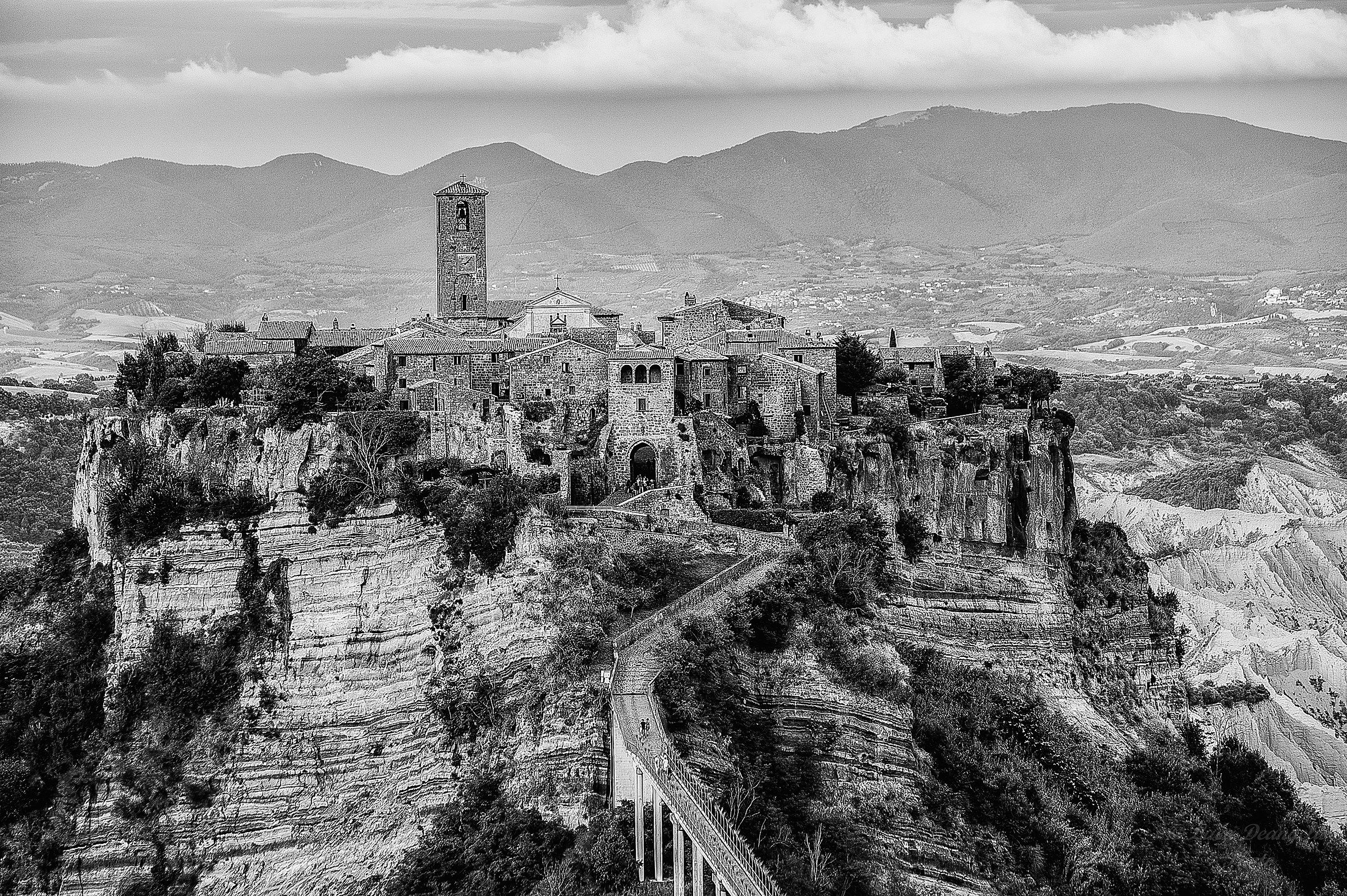 Civita di Bagnoregio in B & W