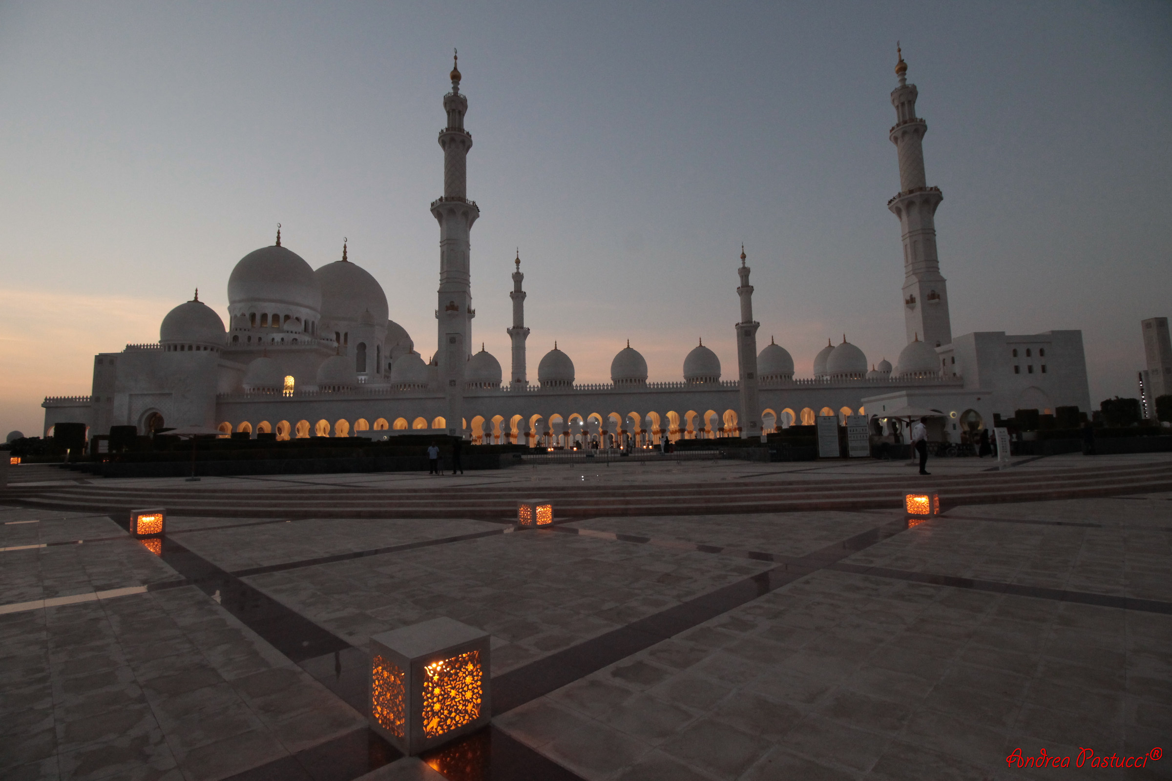le mille e una notte nella gran mosque abu dhabi