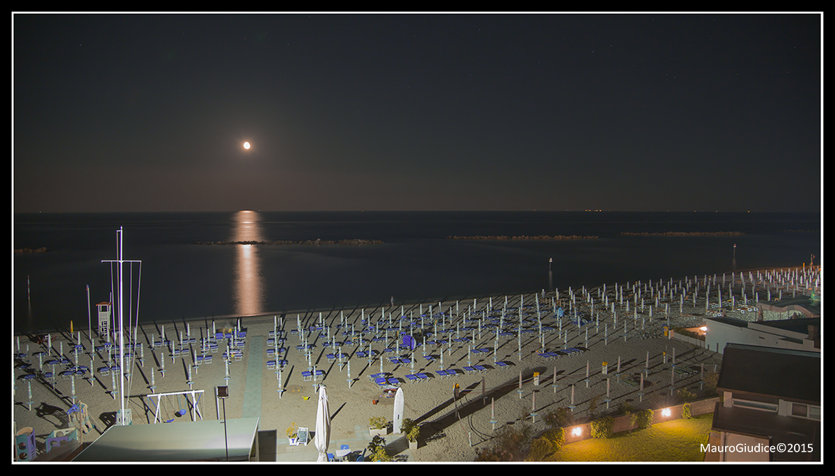 Levar della luna ai lidi Ferraresi