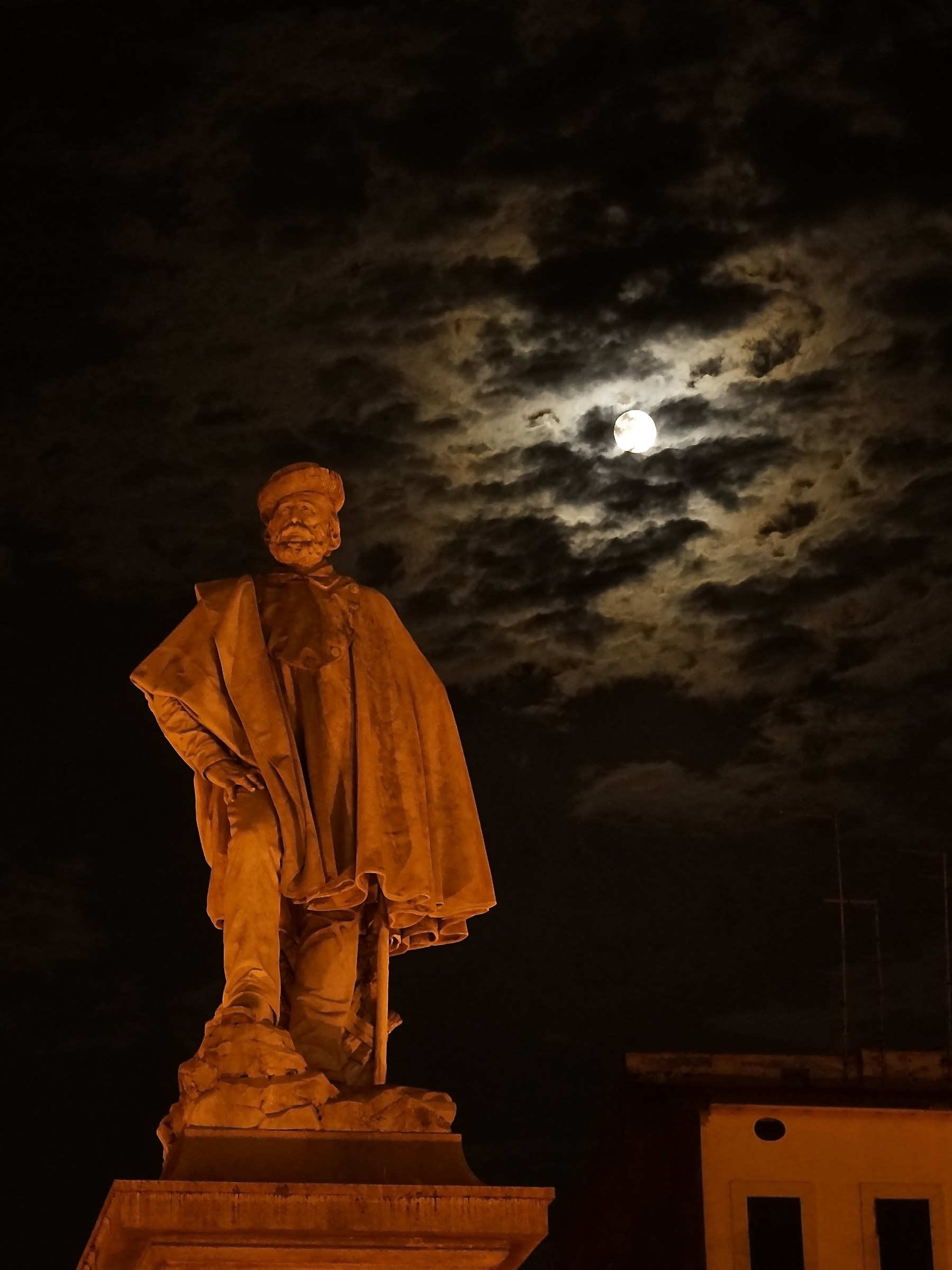un romantico Garibaldi al chiaro di luna