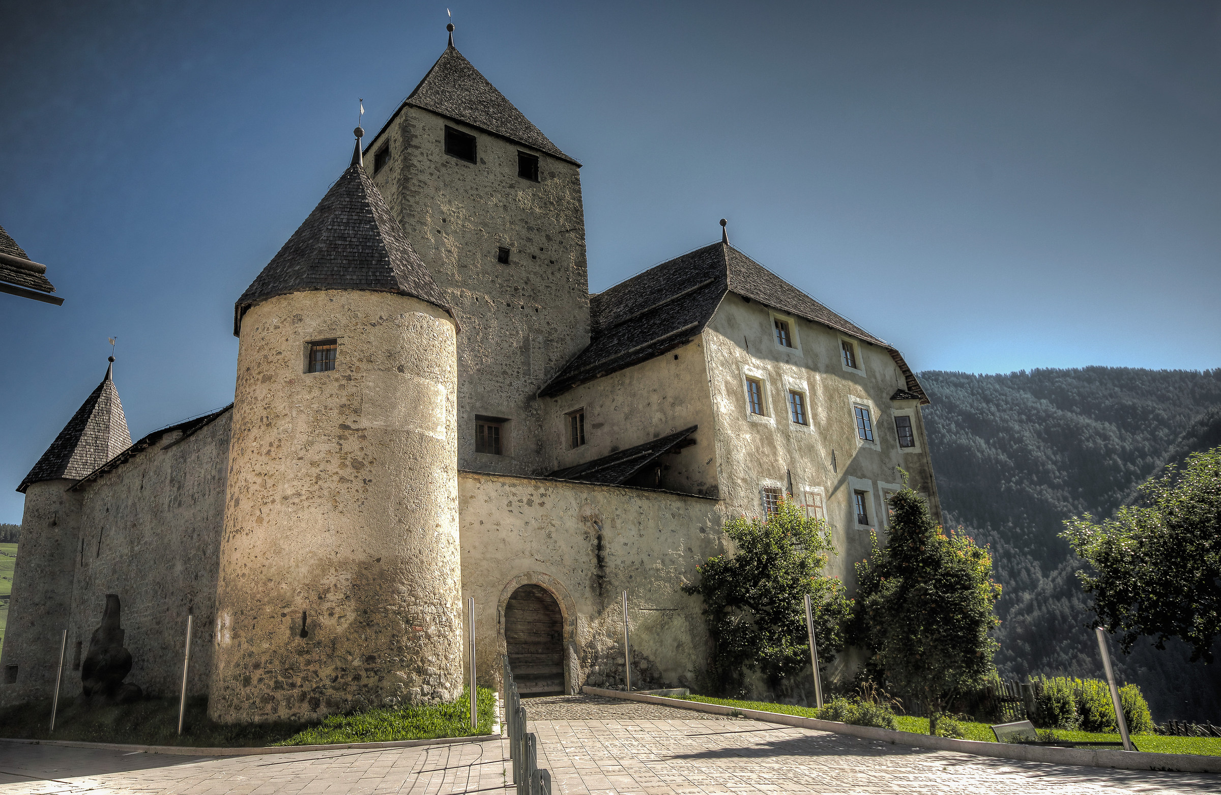 Castel Tor, terra ladina...S.Martino in Badia