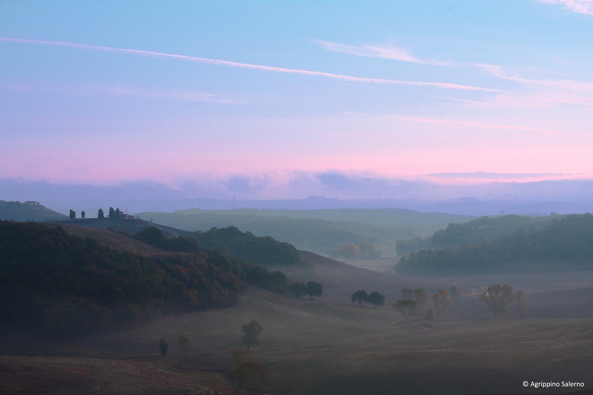 Crete Senesi - fog in the morning