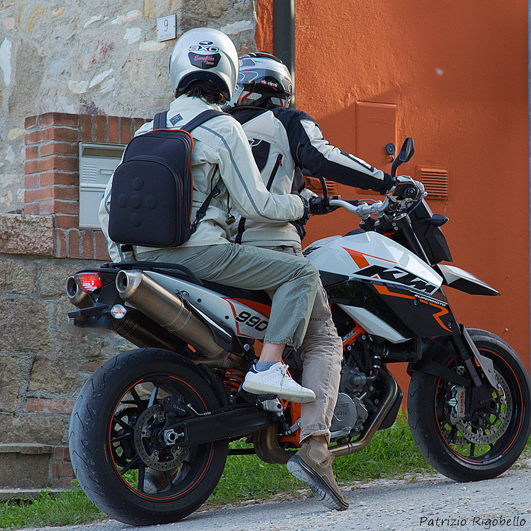 Nella stessa direzione