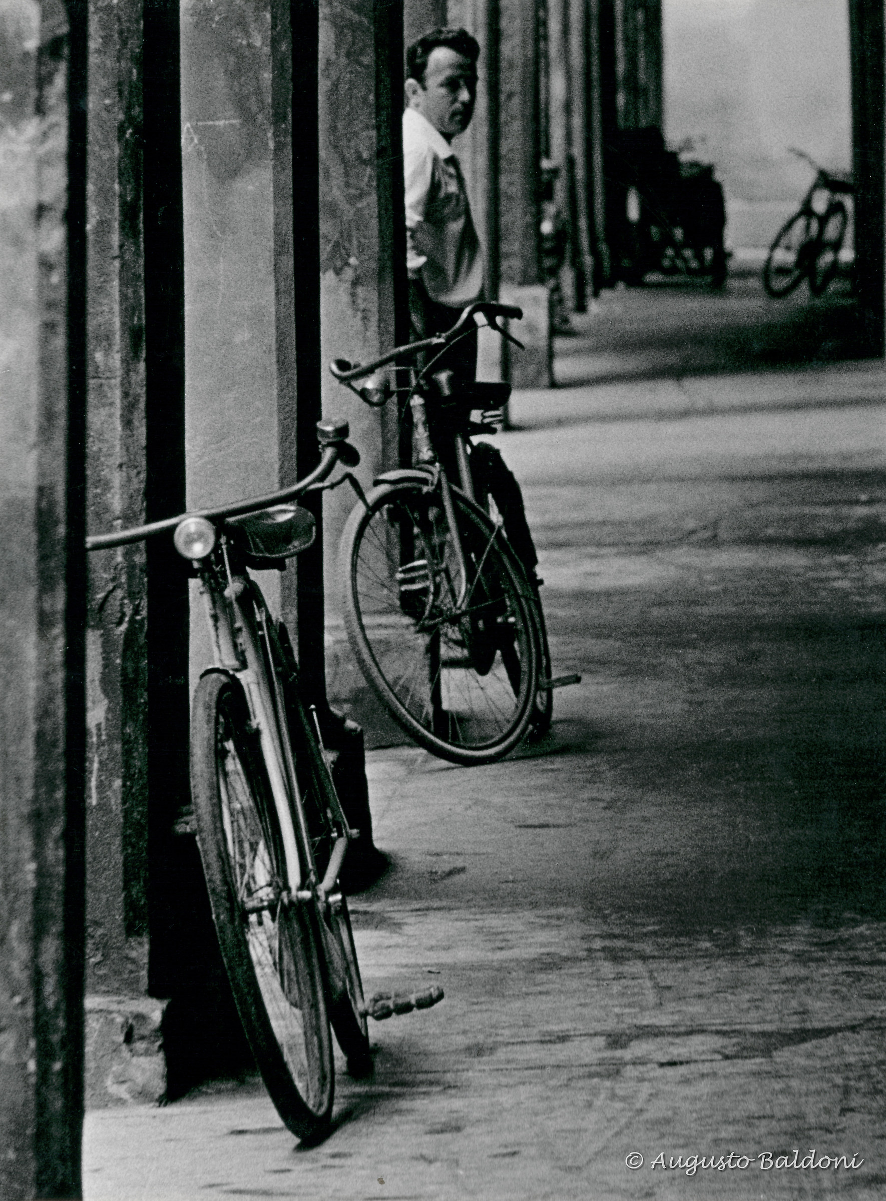 In an alley of old Modena