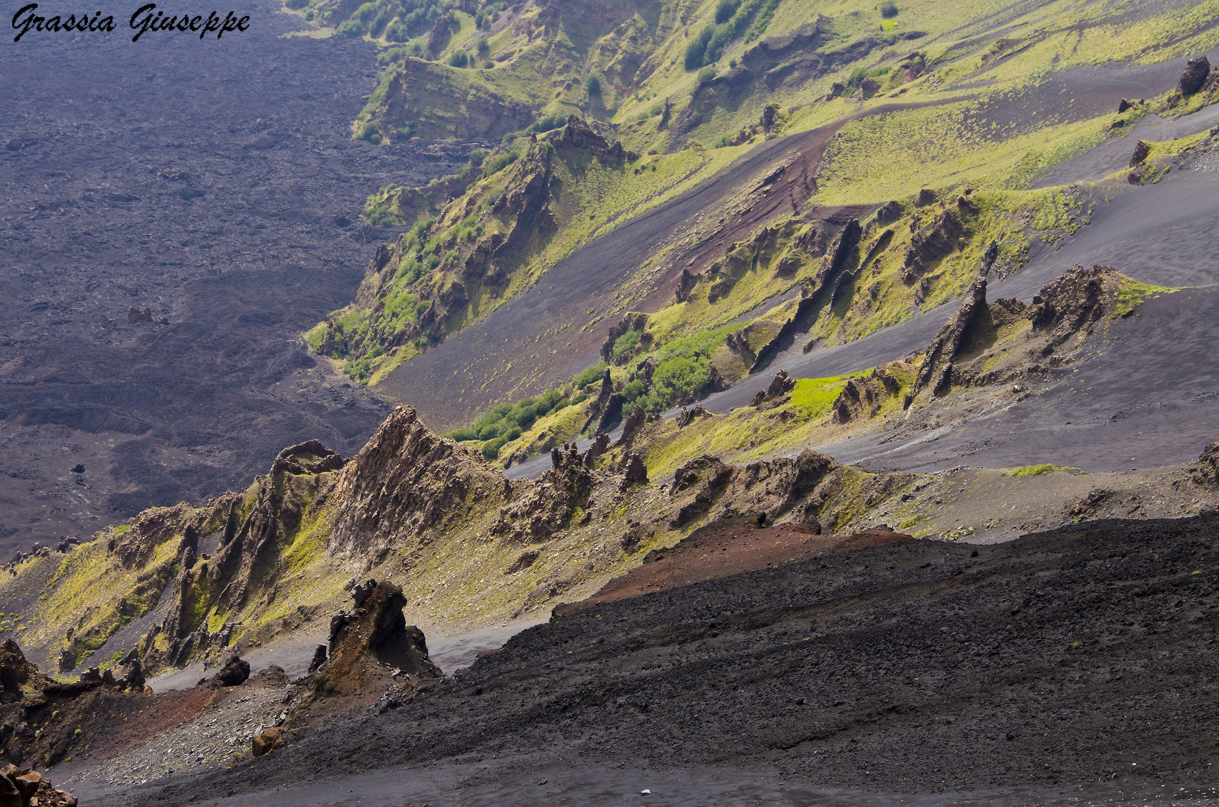 Dicchi magmatici nella Valle del Bove
