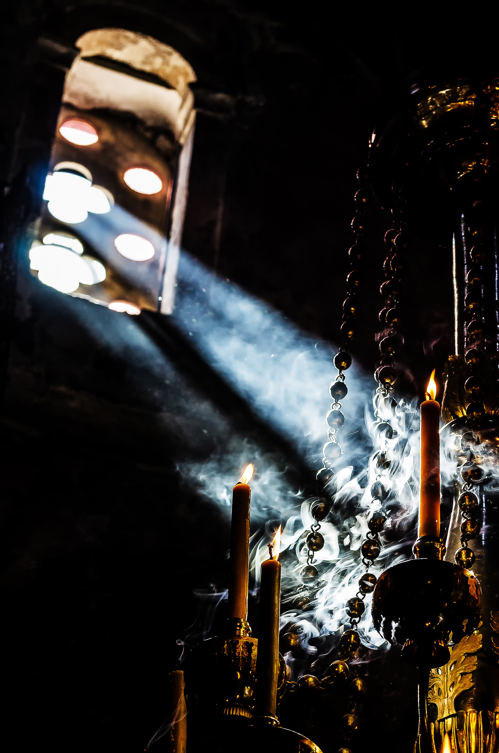 ..luce, fumo ed incenso