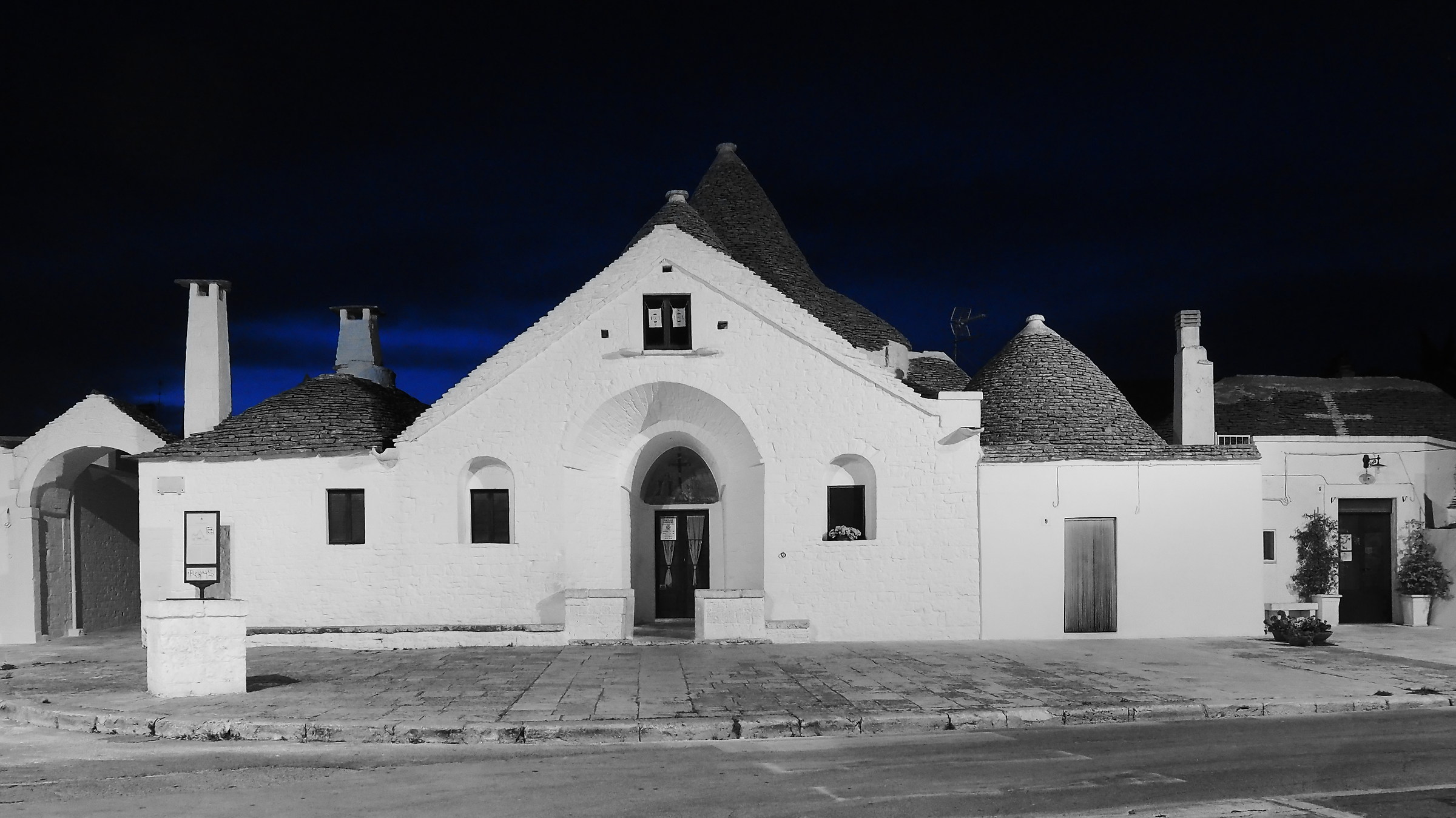 Trullo at night ...