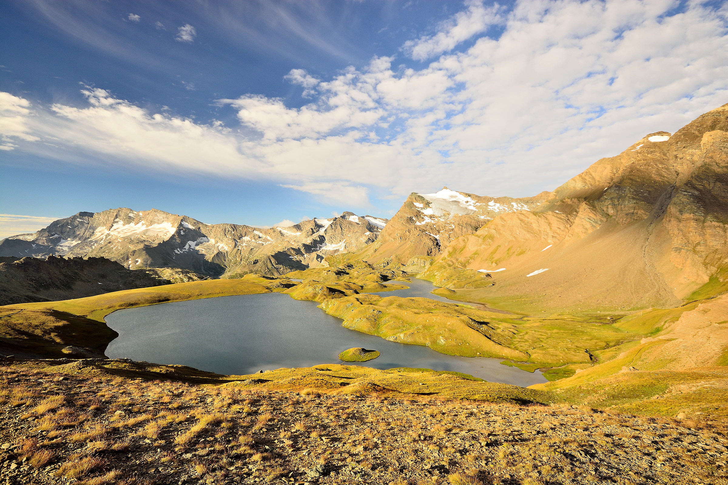 going up to the Col du Leynir