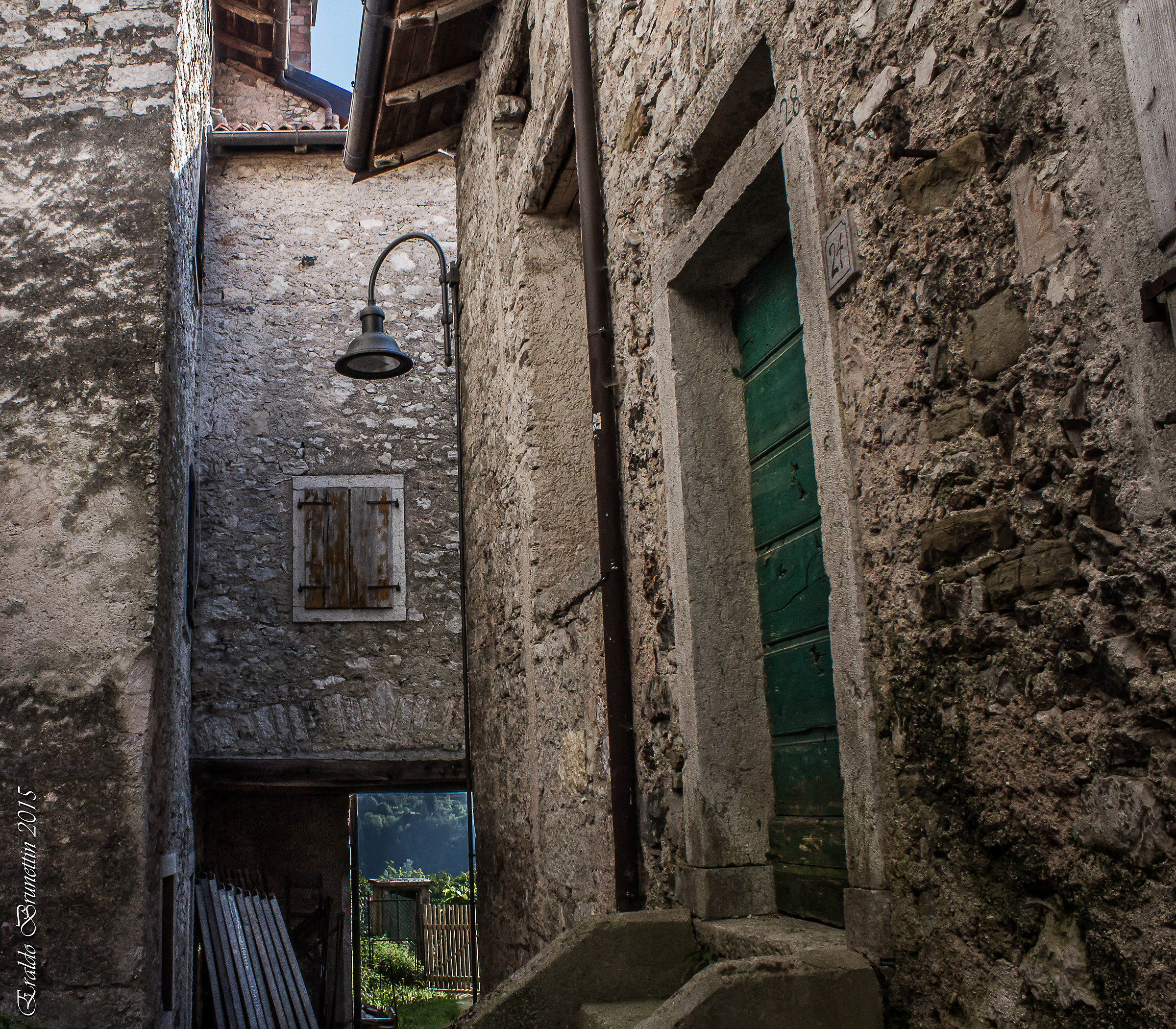 Erto, l'uscita per scappare dalla tragedia.