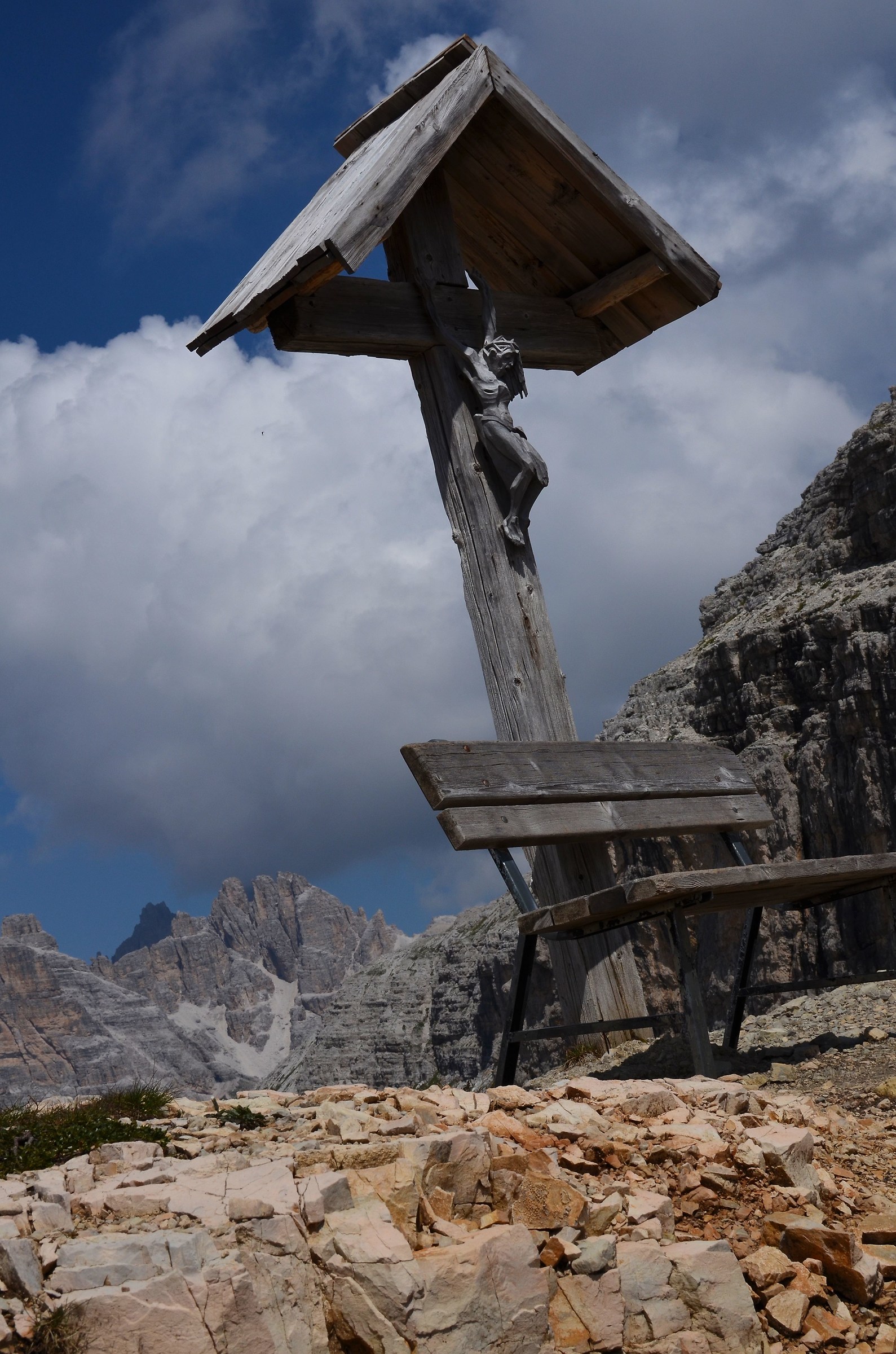 three peaks through the floor of the ledge