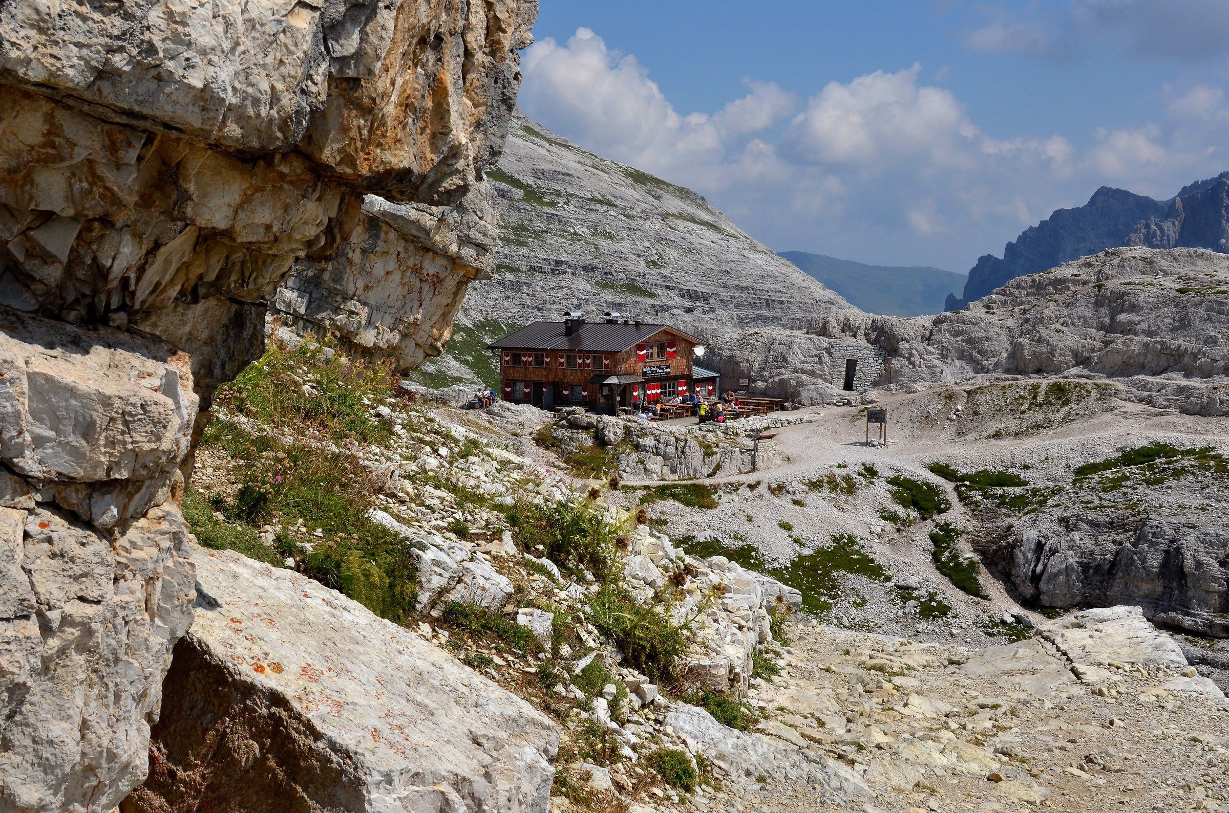 three peaks through the floor of the ledge