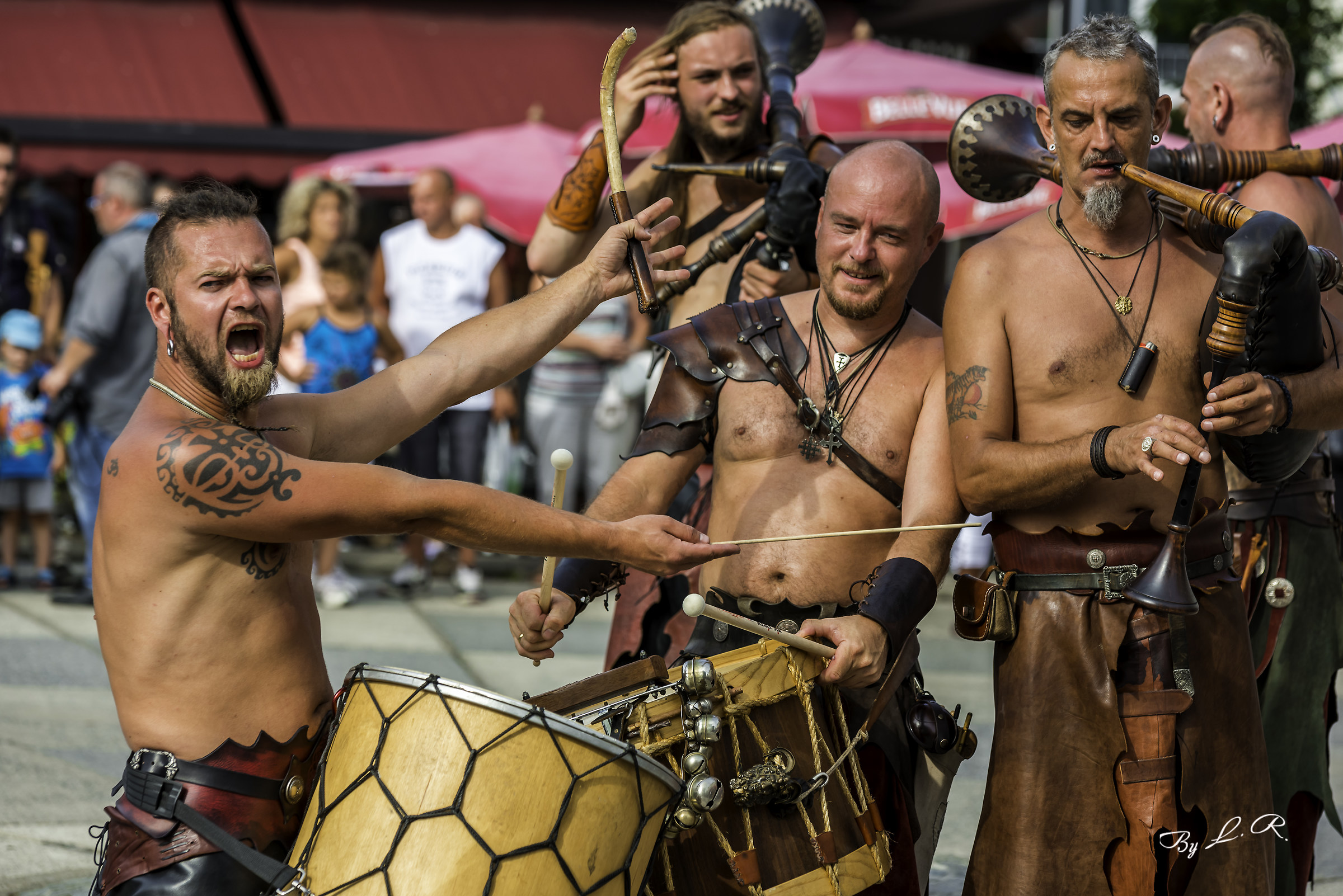 Guardate sotte i gonnellini :))