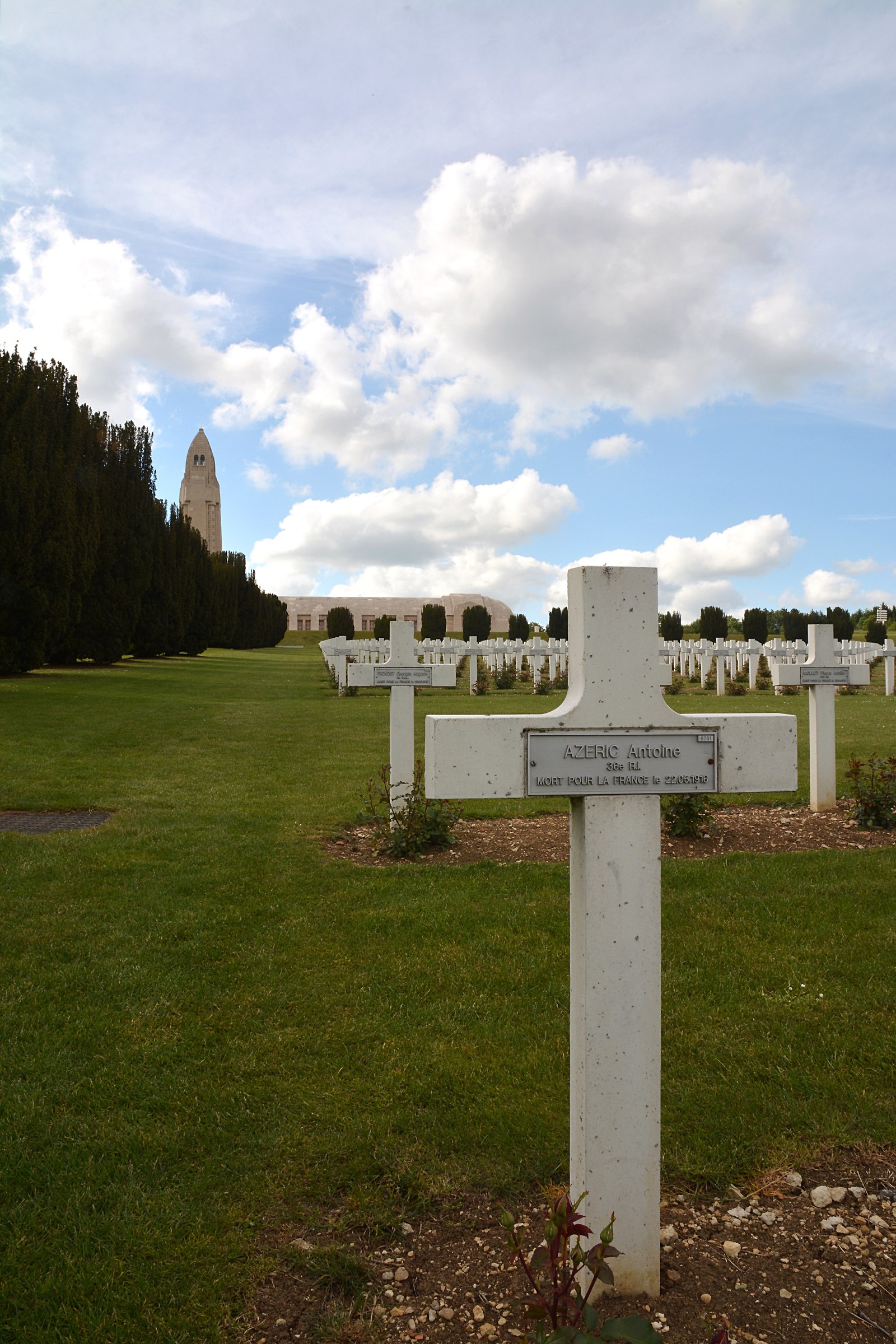 Verdun.Ossario di Douaumont-cimitero