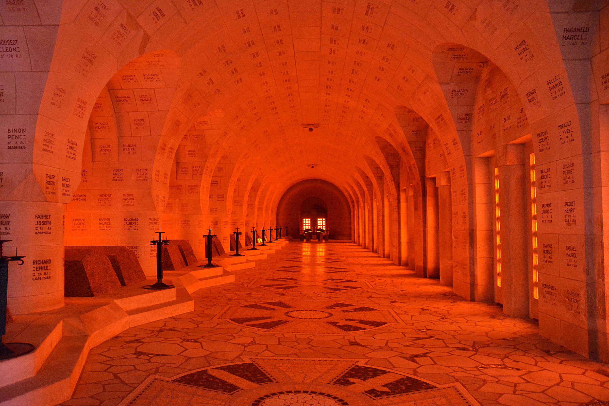 Verdun.Ossario di Douaumont- interno dell'ossario