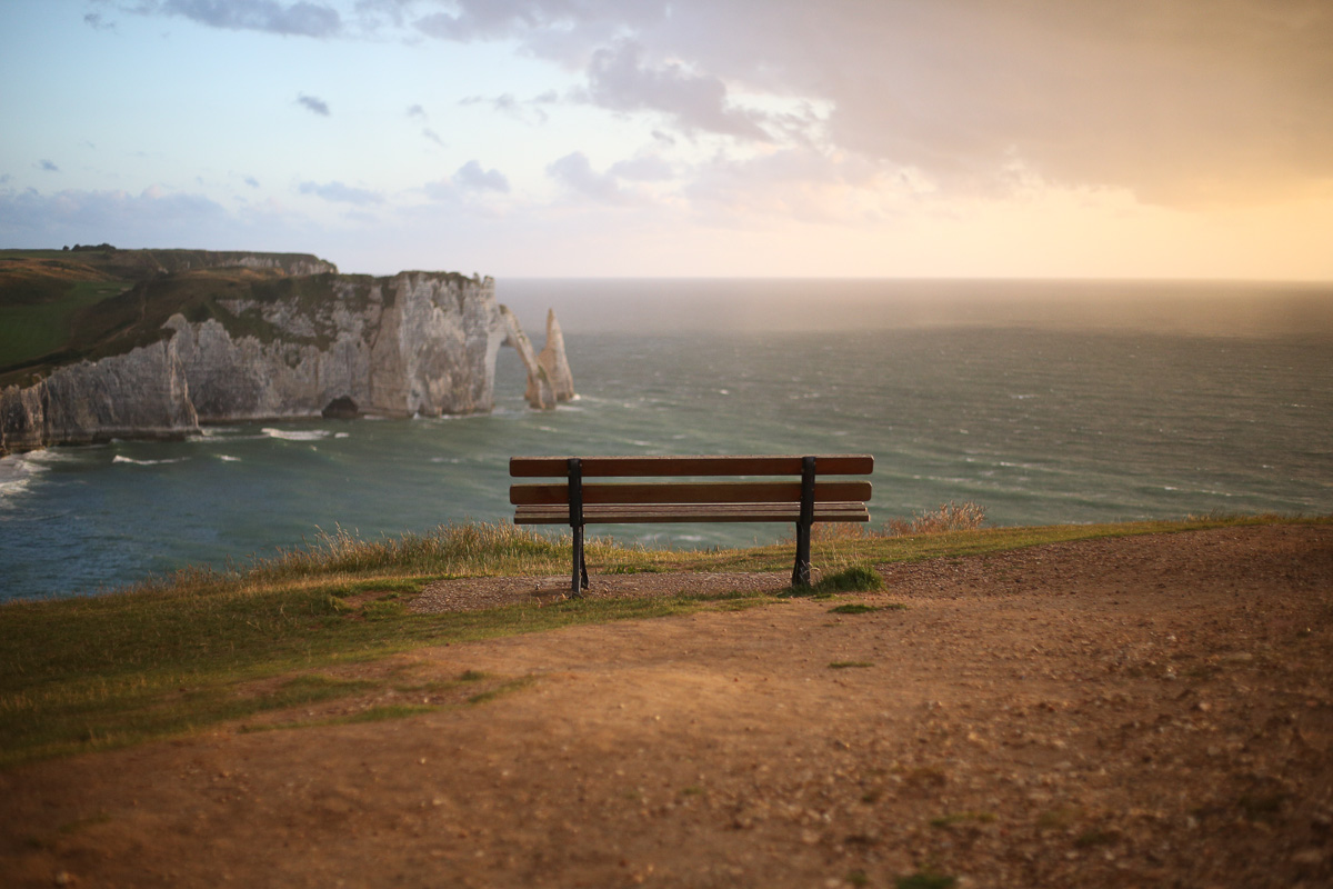 Ammirando le falesie di Etretat