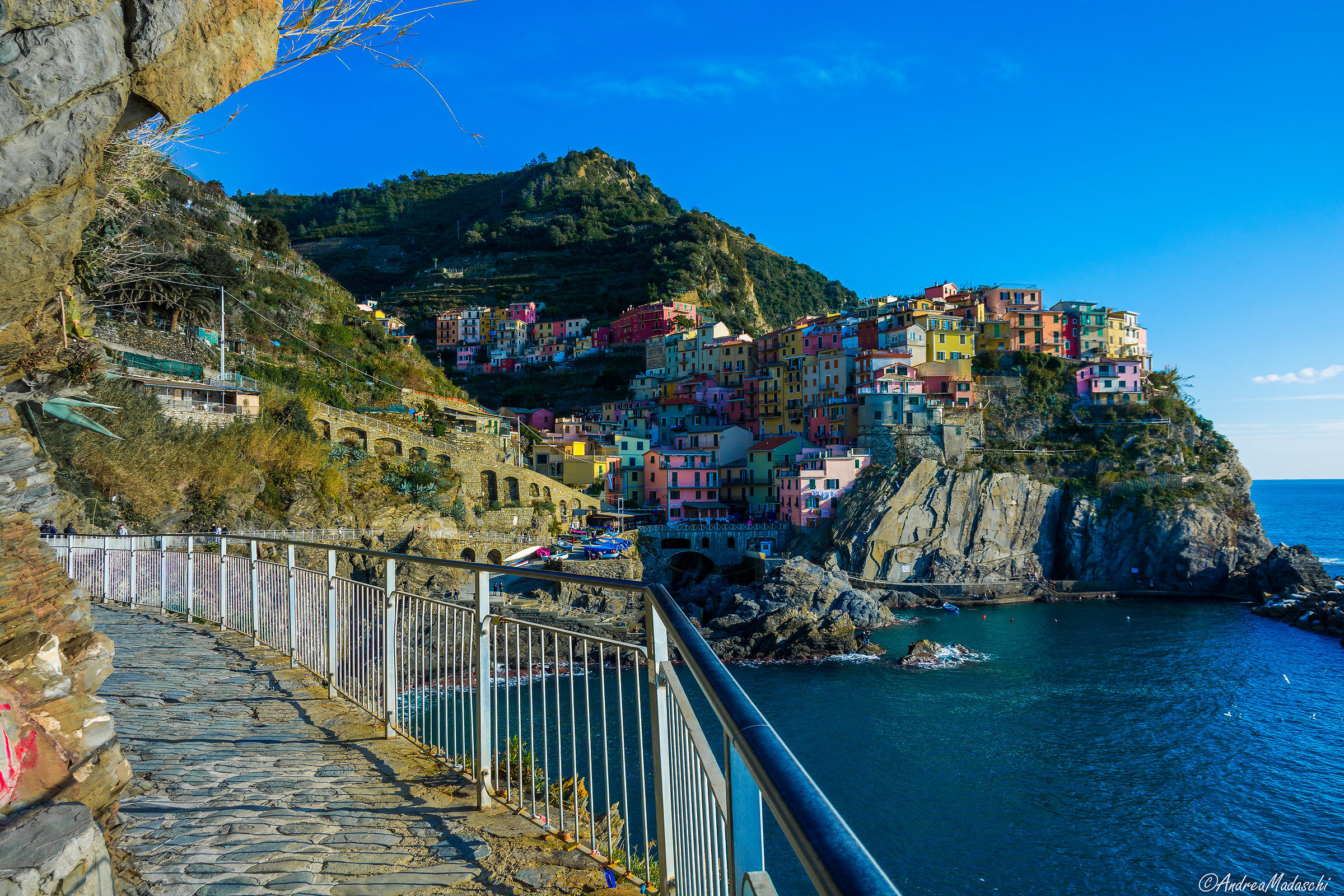 Manarola a Mezzogiorno