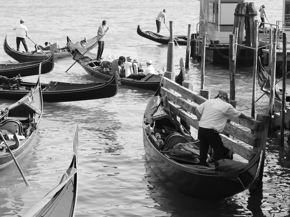 Interweaving of gondolas