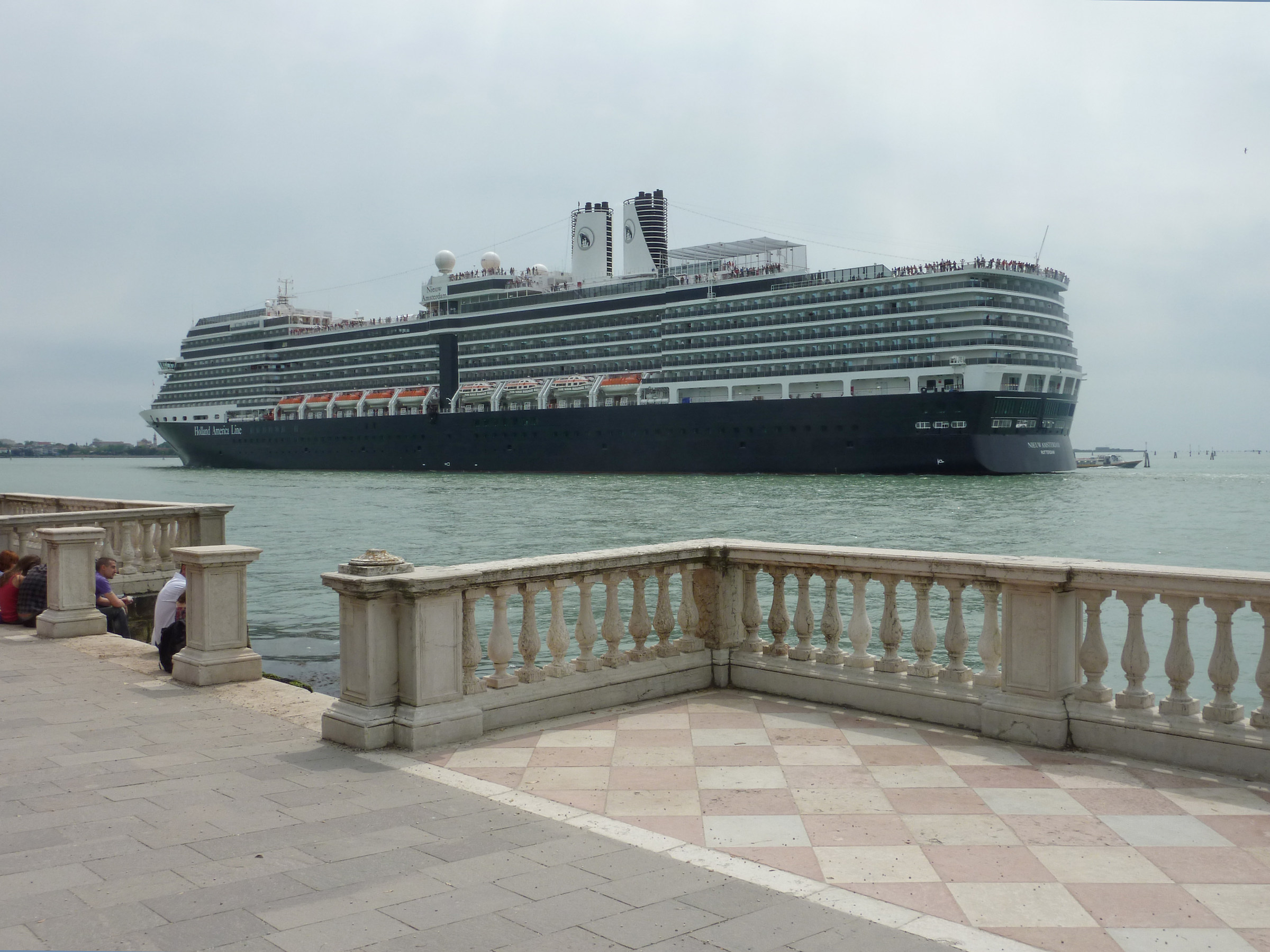 Passage of the Nieuw Amsterdam - 3