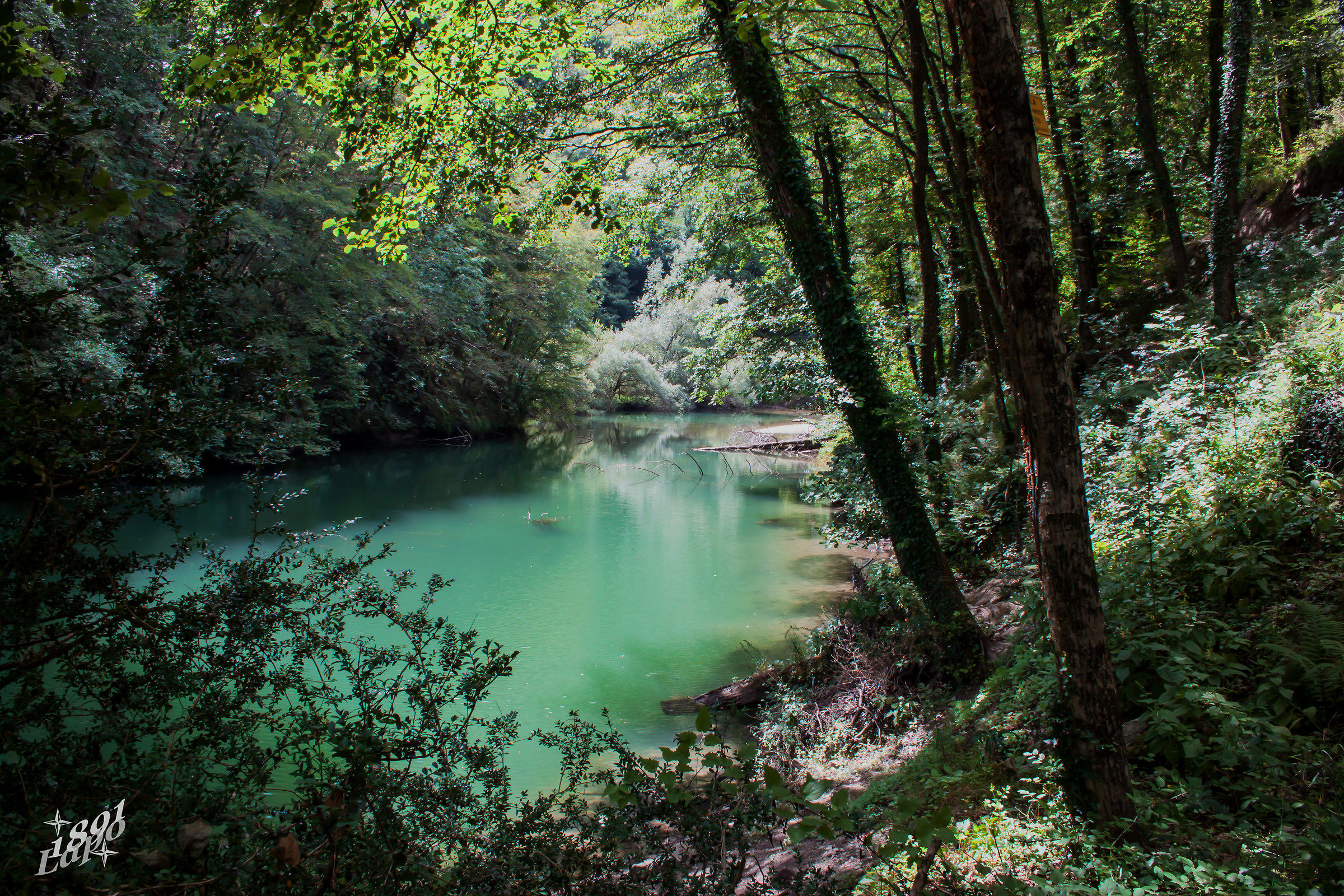 scorcio del lago di isola santa garfagnana