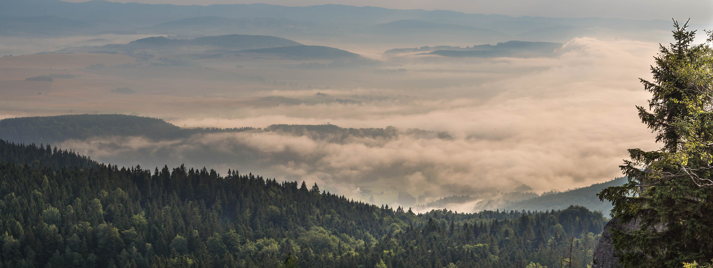 Morning - view from Szczeliniec