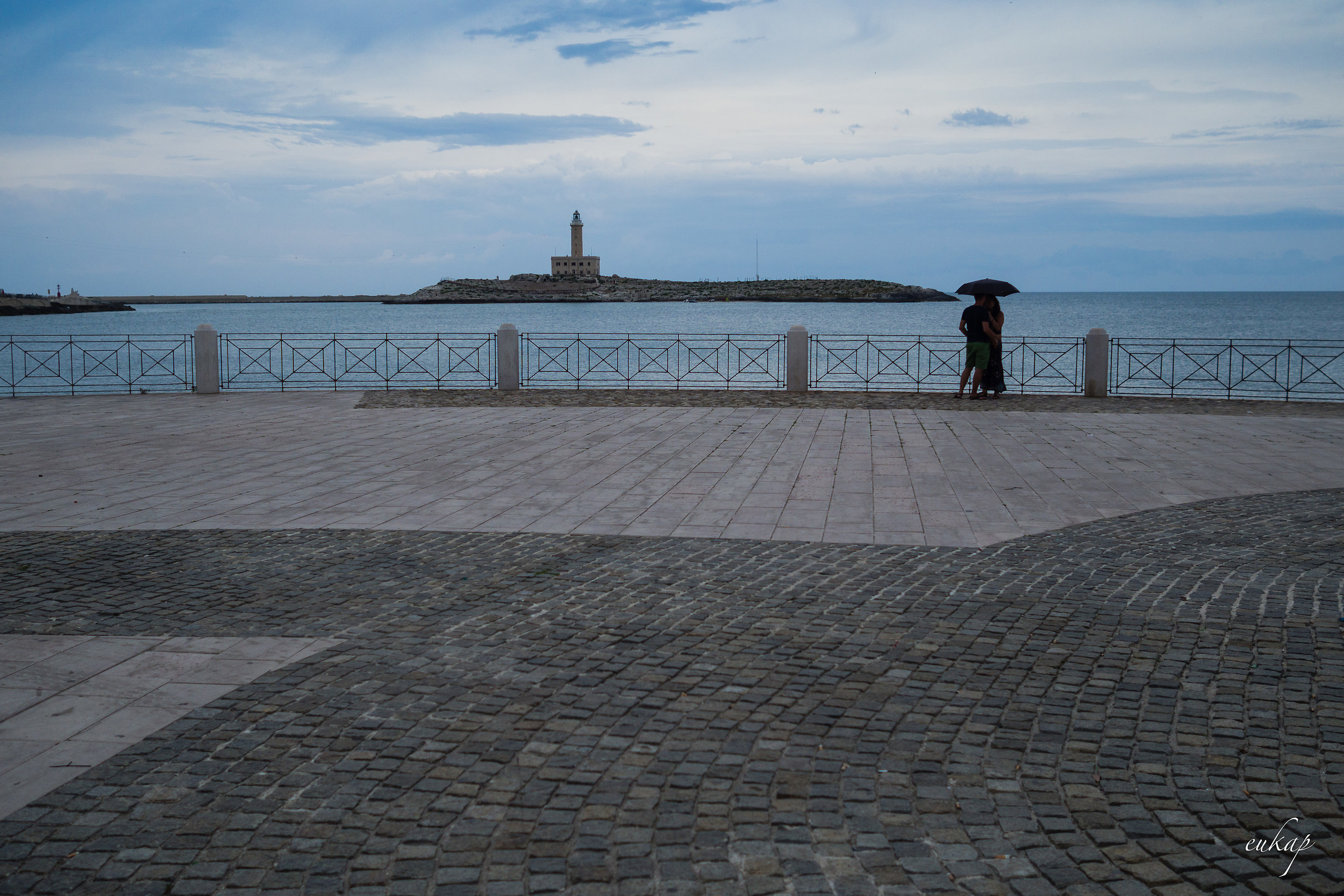 Guardando il faro (versione a colori)