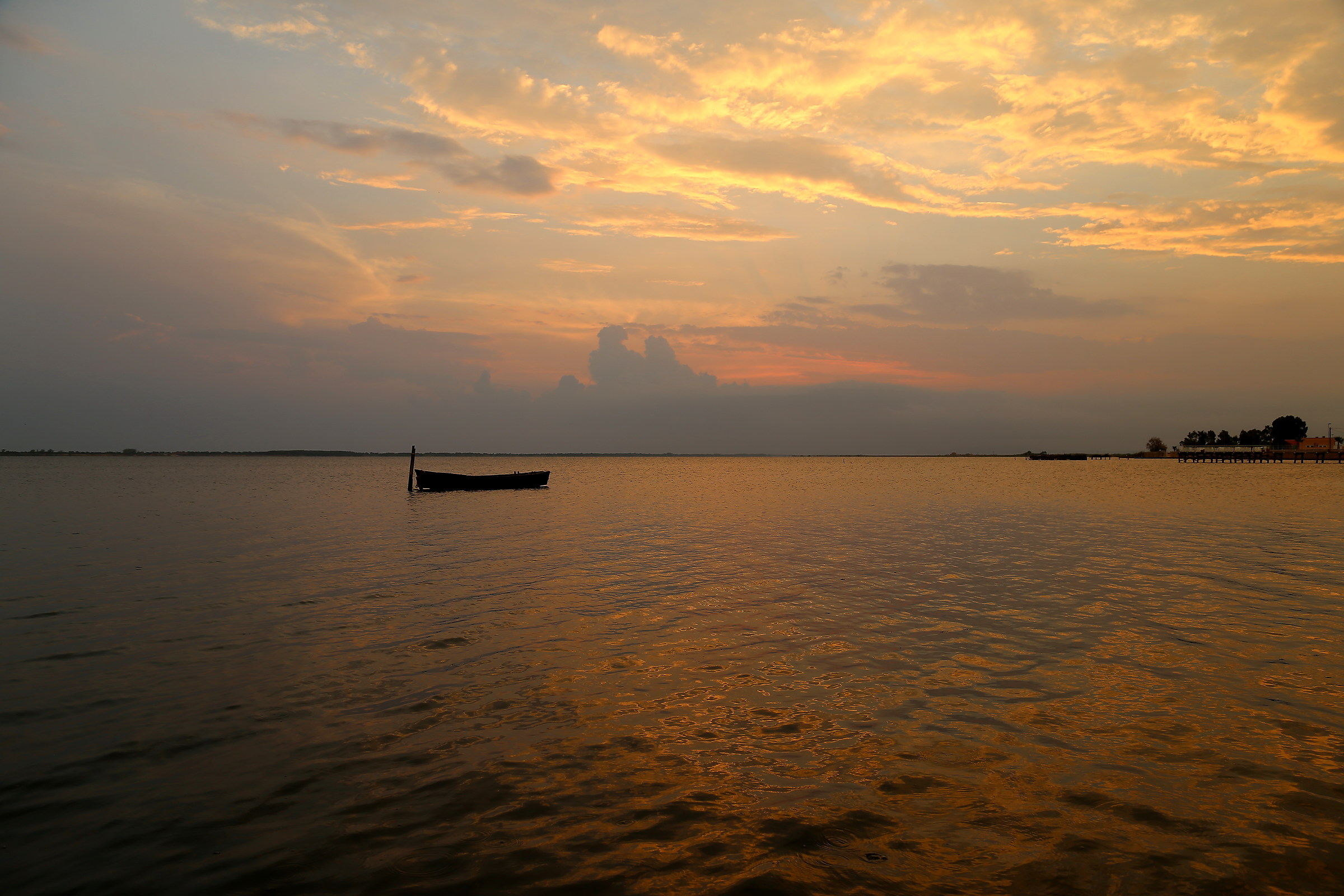 alba al lago di Lesina