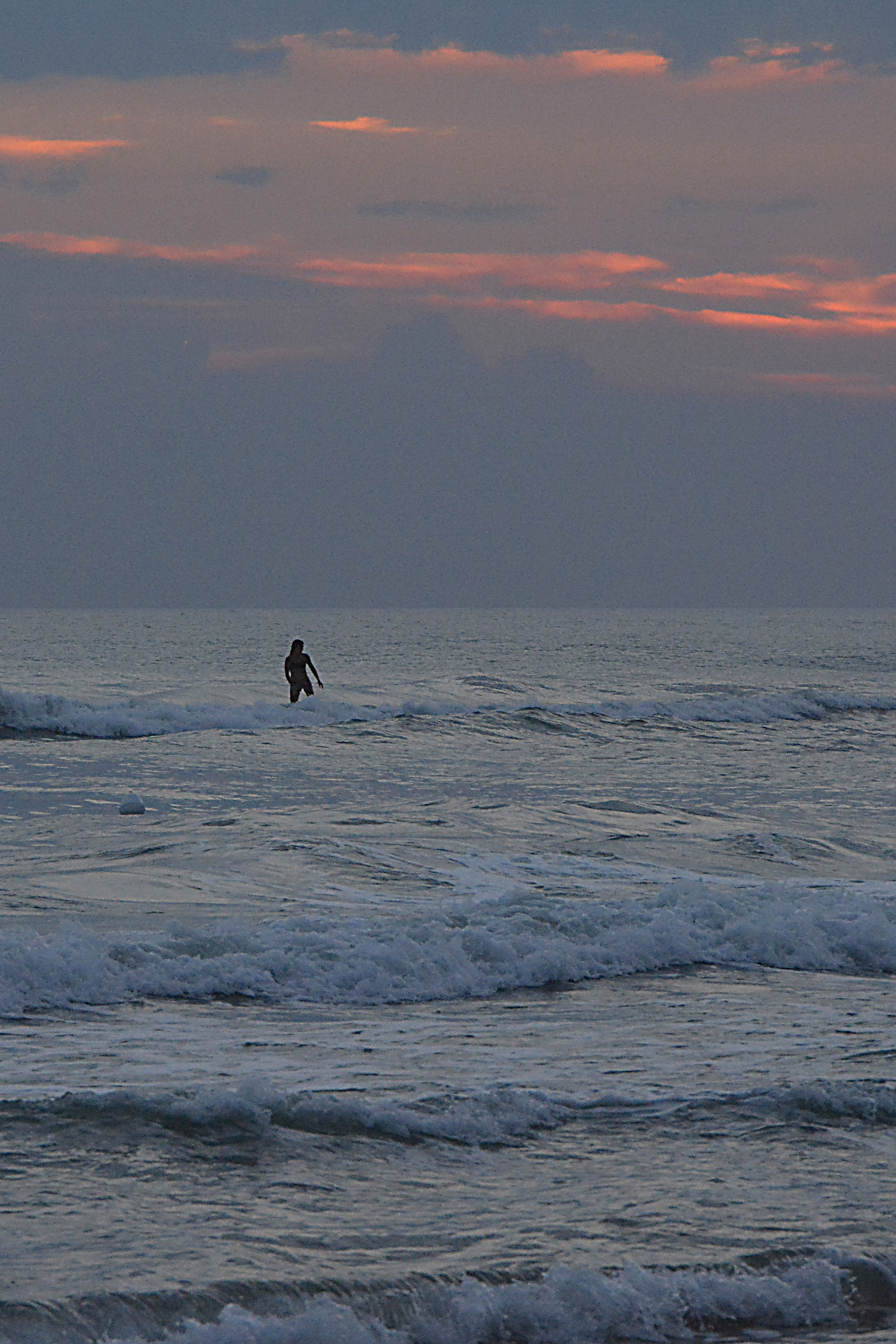 Surfando al tramonto
