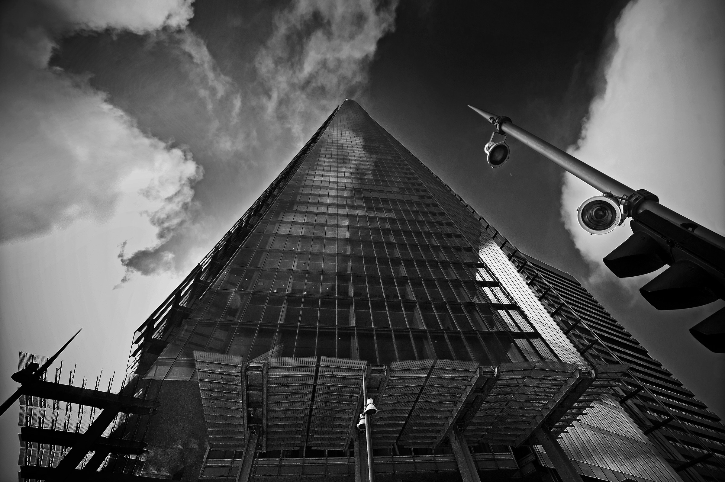 In piedi Sotto più alto edificio d'Europa!