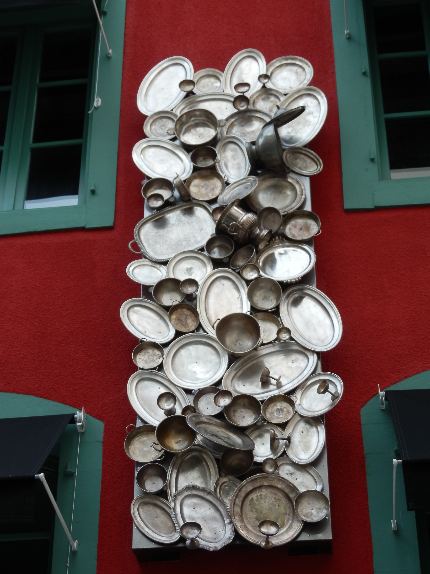 La strana insegna di un risptorante (Lourdes)