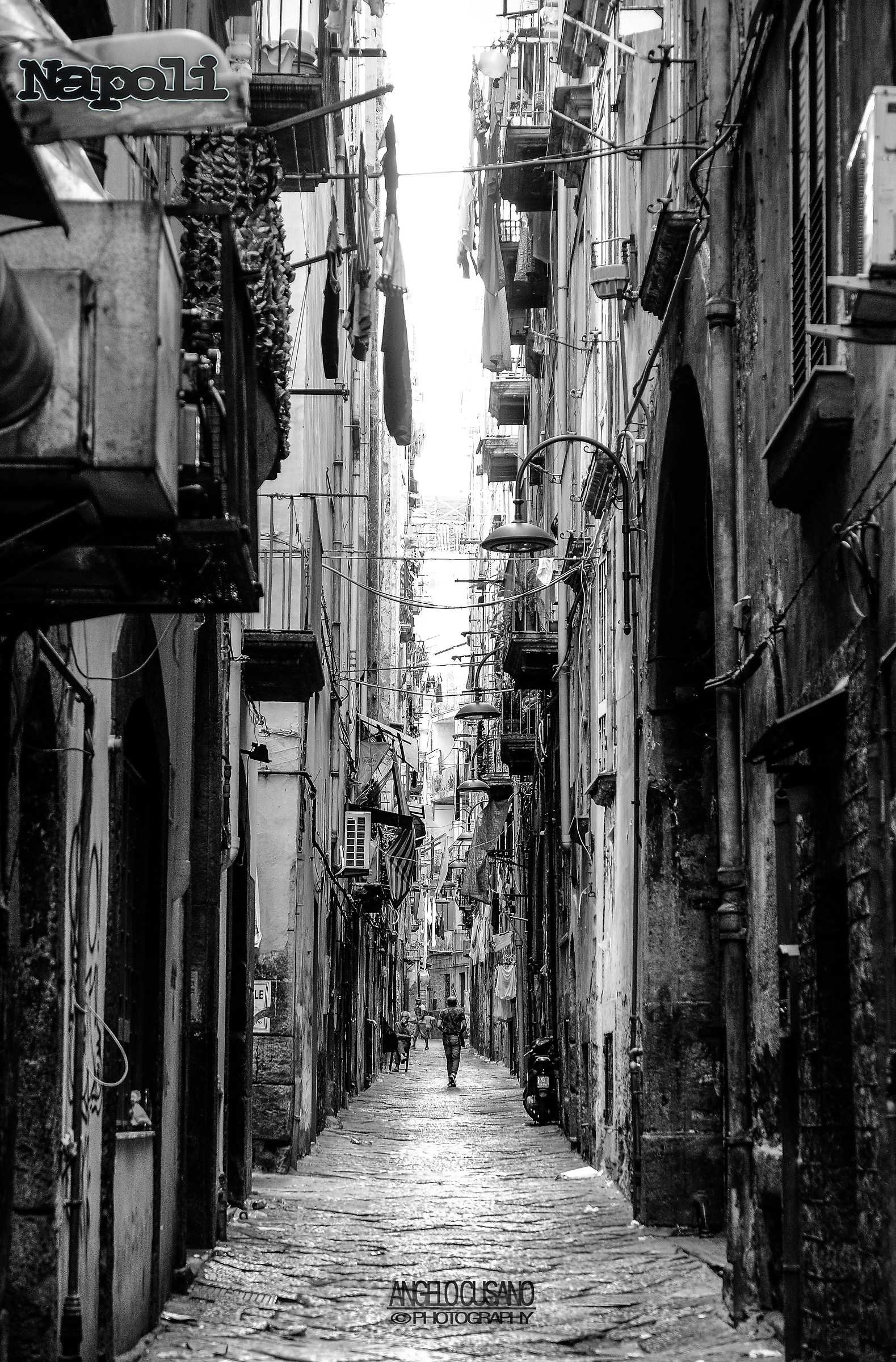 la particolarità dei vicoli di Napoli