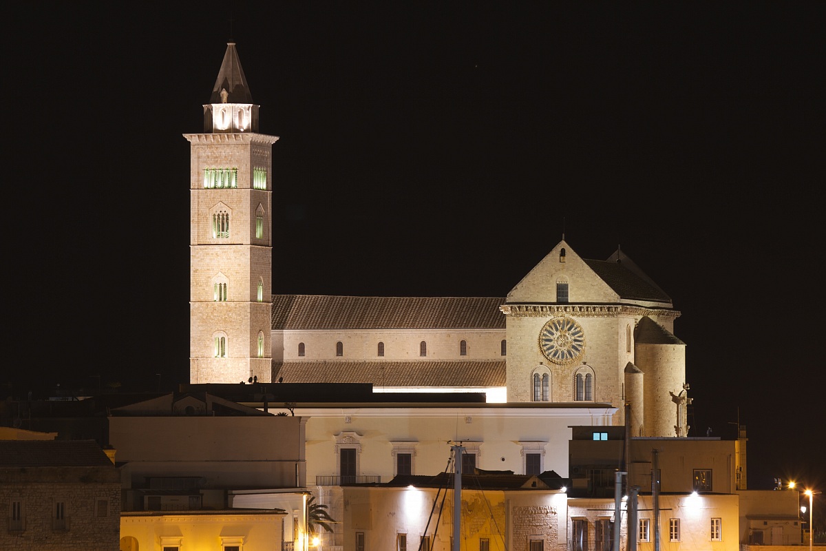 il quadro incorniciato dalla finestra dell'Hotel