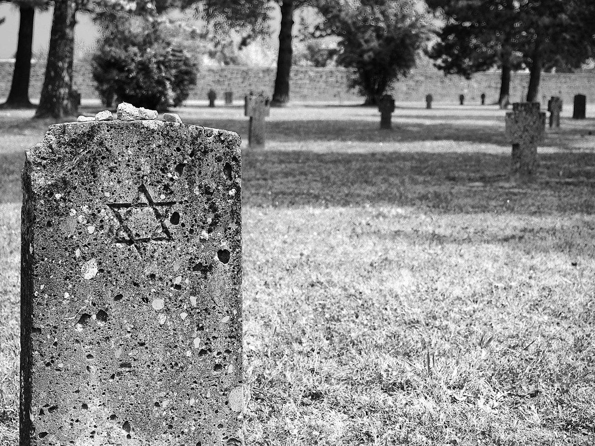 Like the stone that I have on my stomach: Mauthausen.