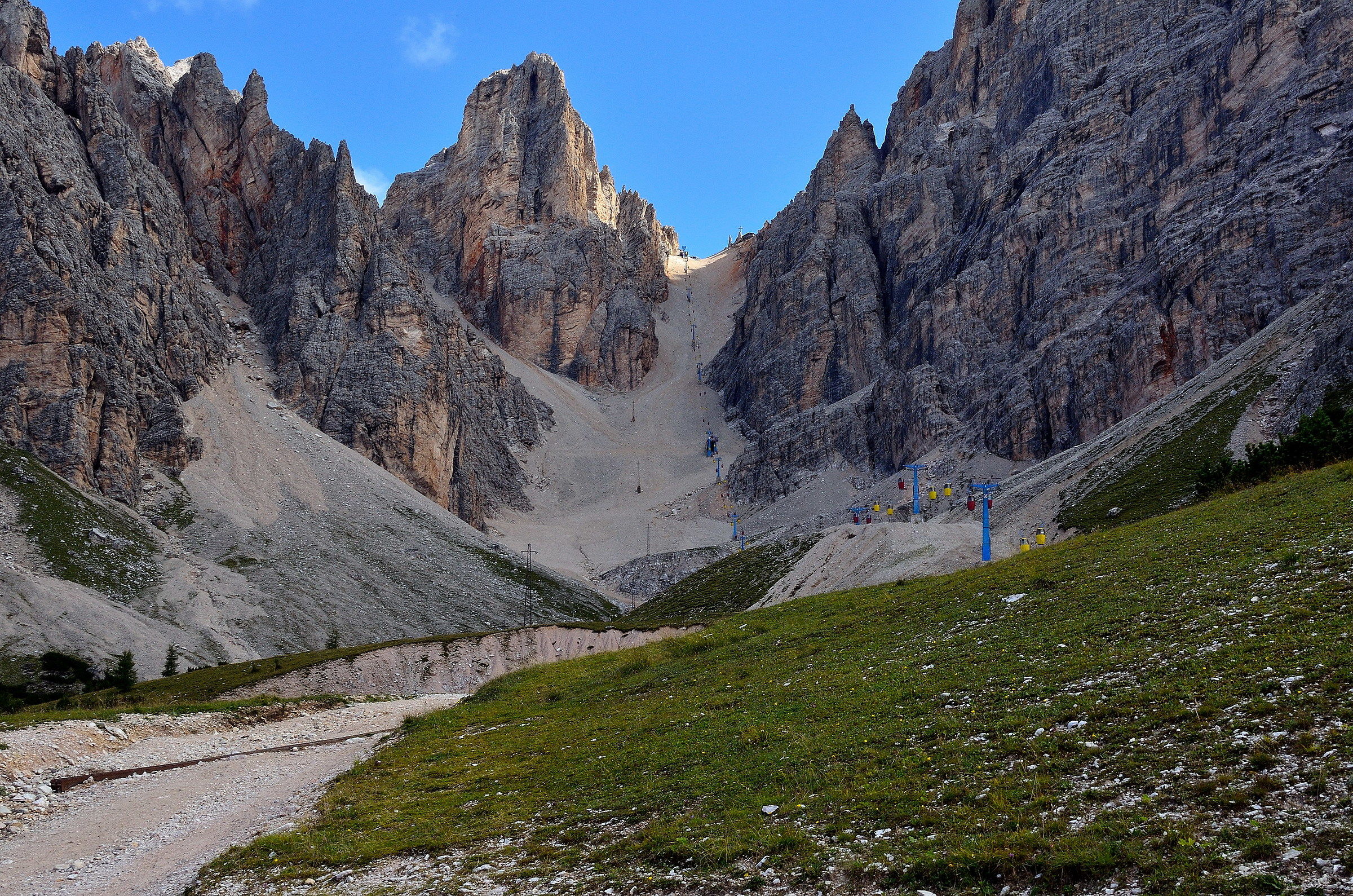 climb to the refuge lorenzi