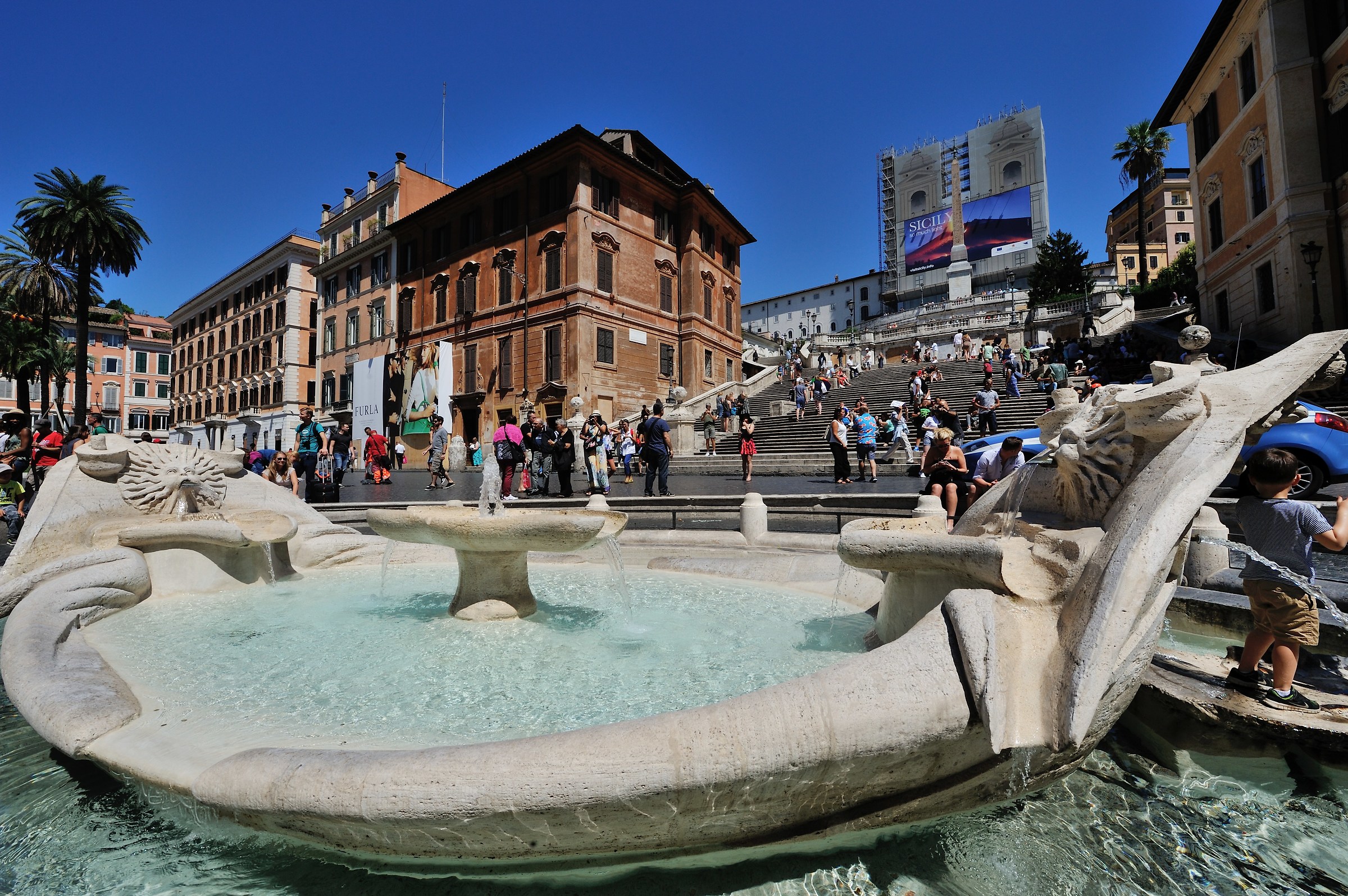 Roma-La Barcaccia...quasi integra!!!