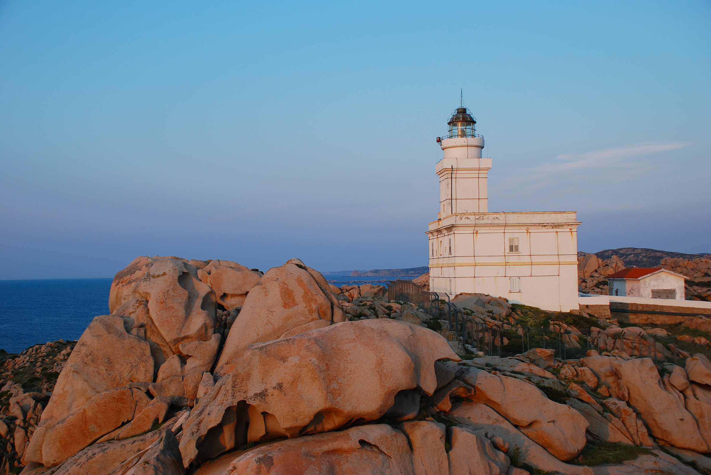 Head head lighthouse