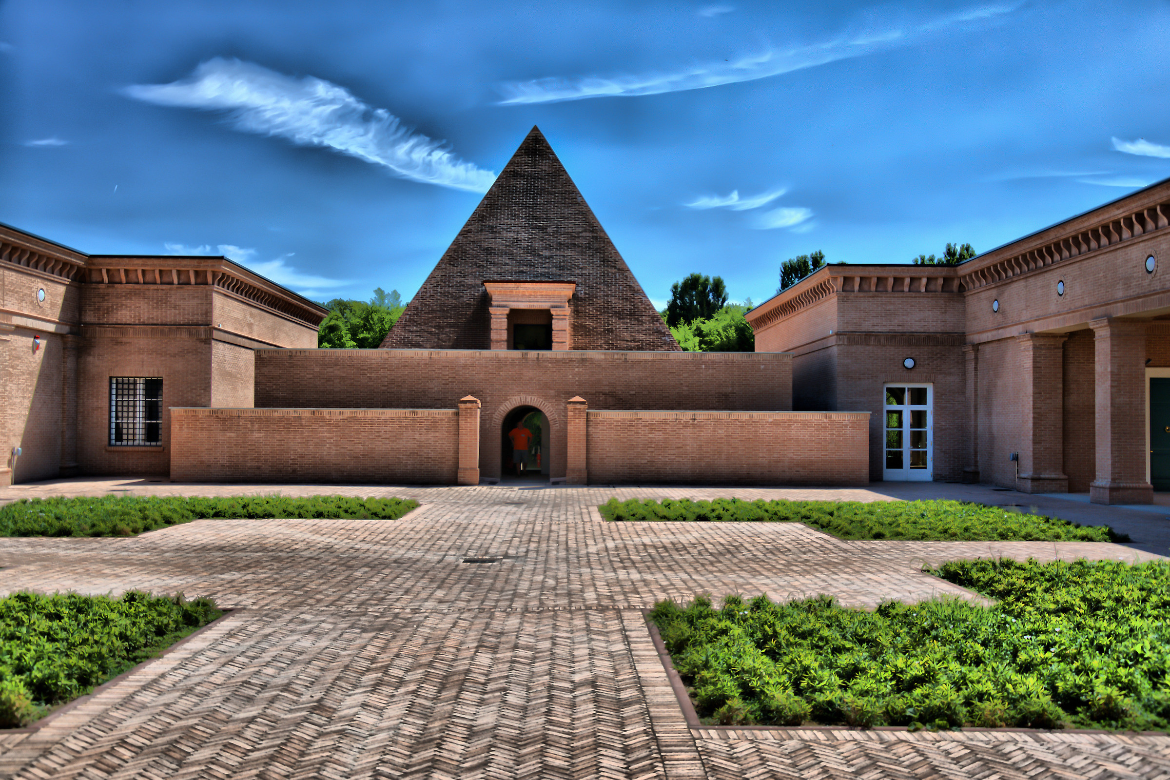 Piramide del "Labirinto di Masone"